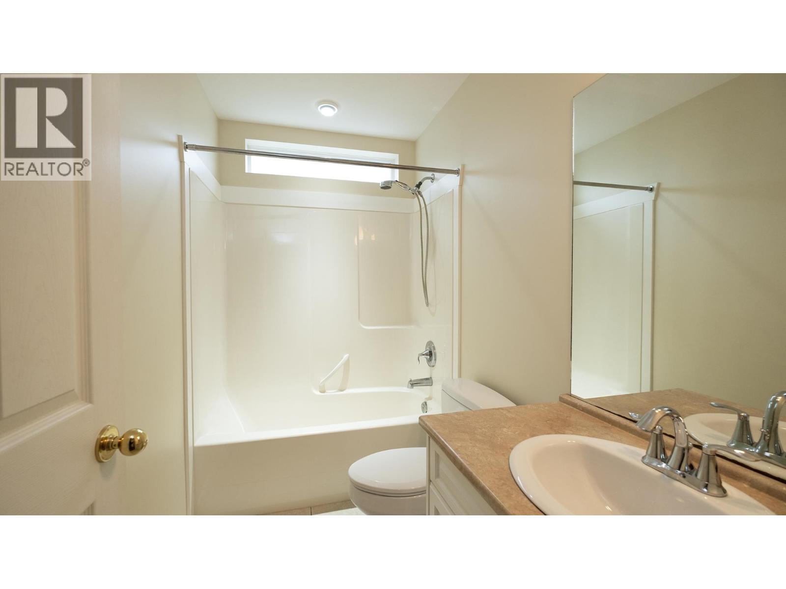 5839 TRAIL AVENUE, Sechelt