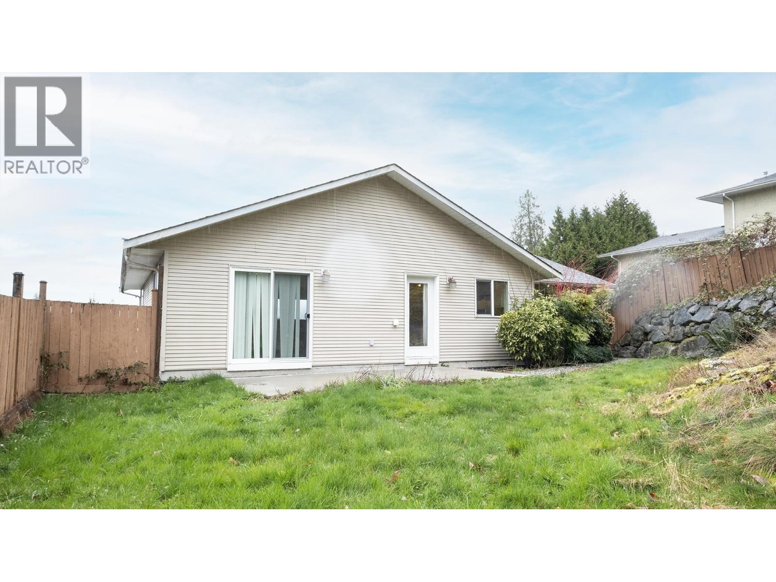 5839 TRAIL AVENUE, Sechelt