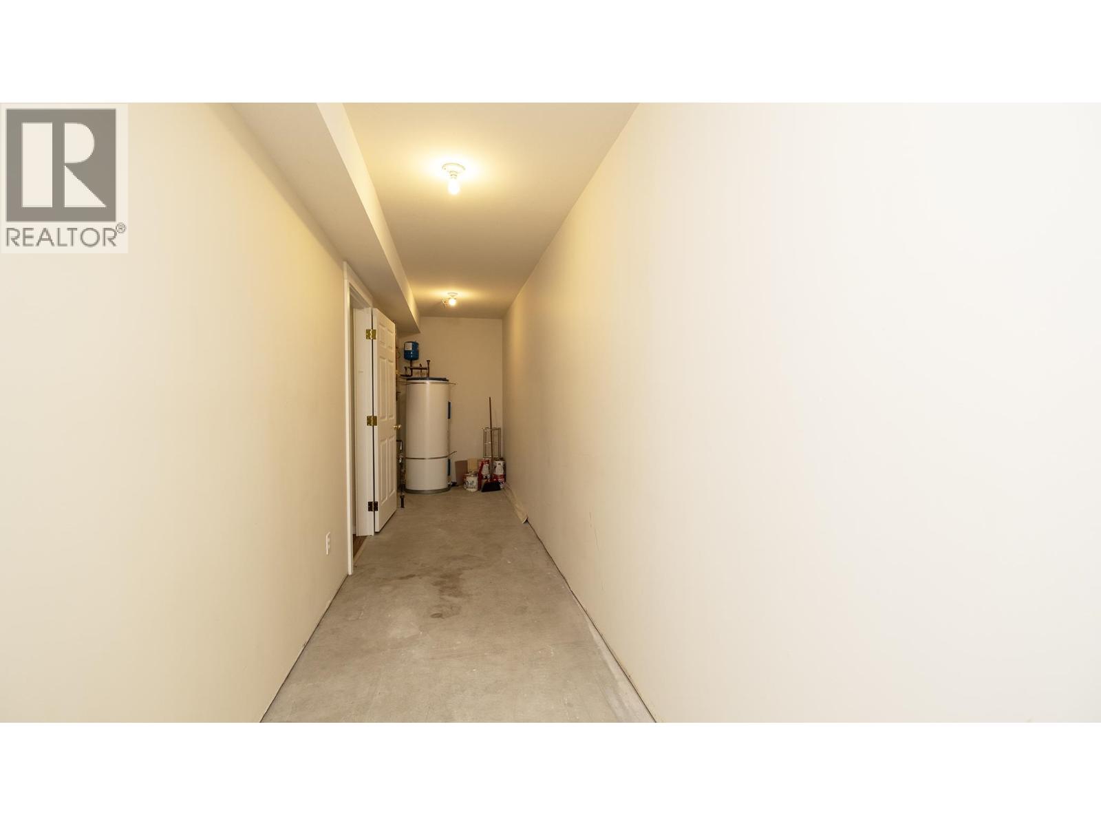 5839 TRAIL AVENUE, Sechelt