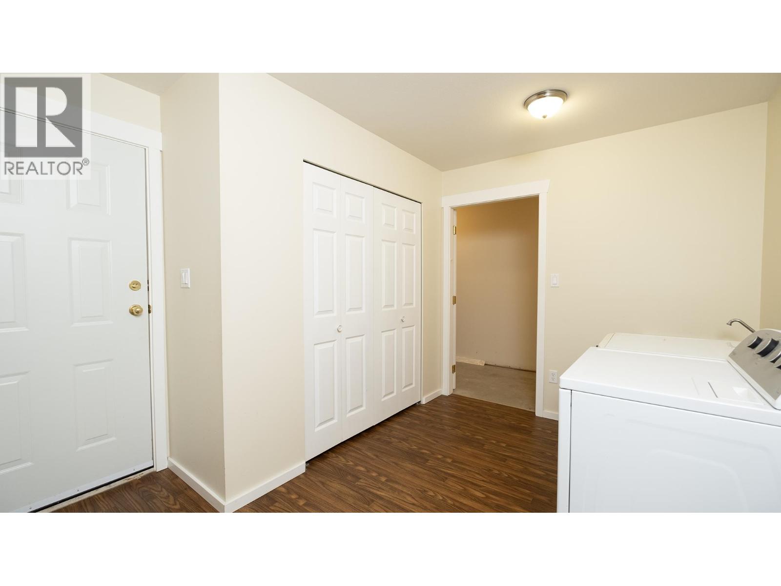 5839 TRAIL AVENUE, Sechelt