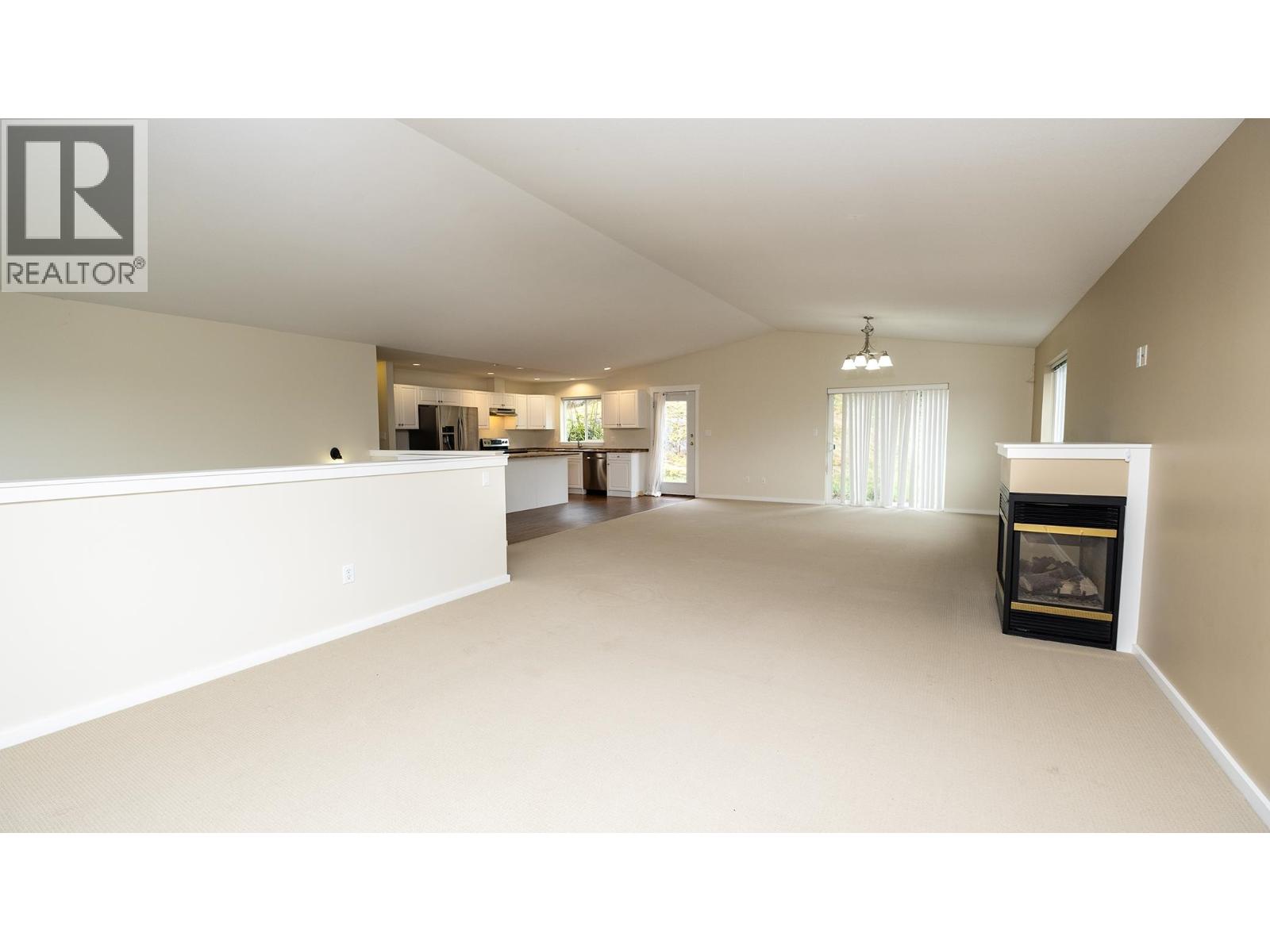 5839 TRAIL AVENUE, Sechelt