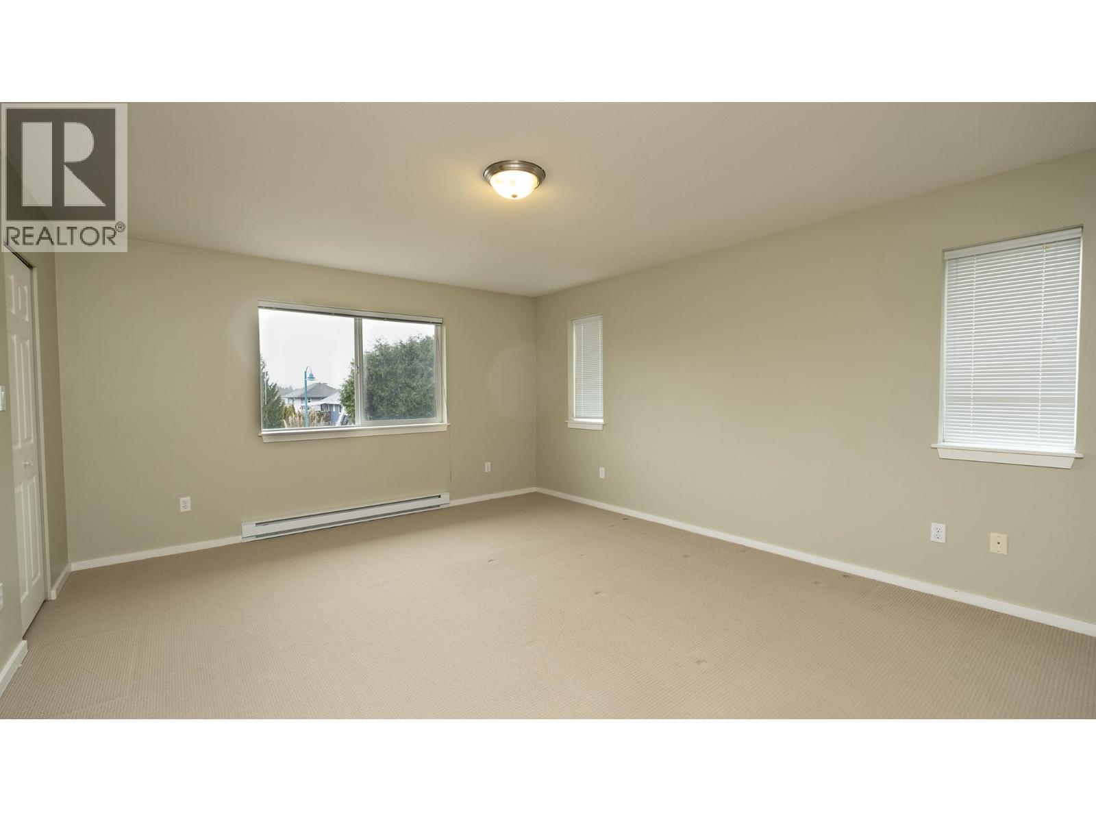 5839 TRAIL AVENUE, Sechelt