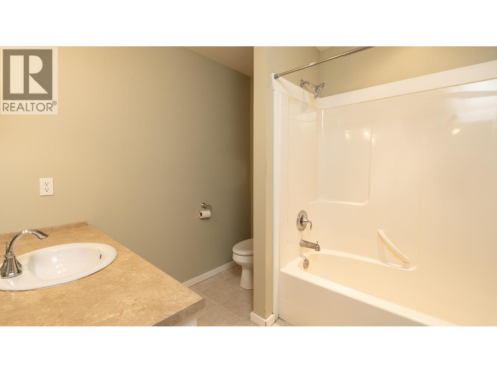 5839 TRAIL AVENUE, Sechelt