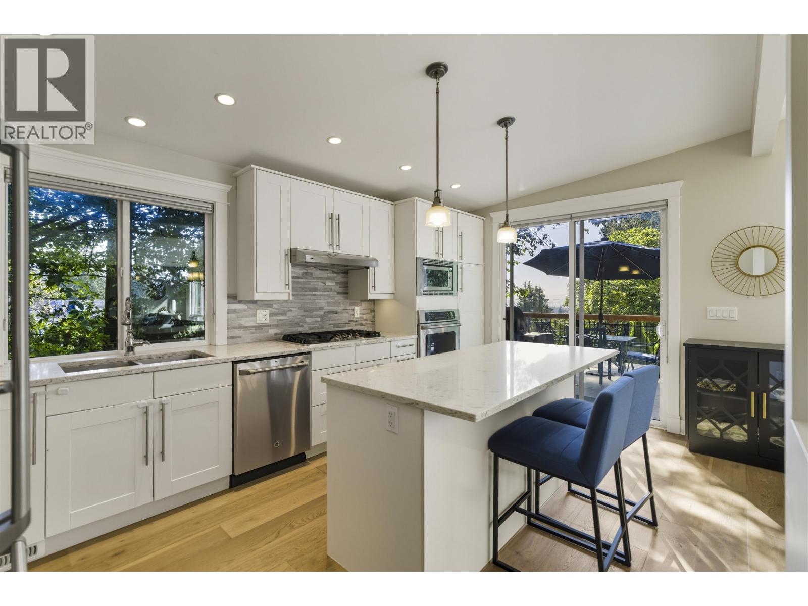 884 WELLINGTON DRIVE, North Vancouver