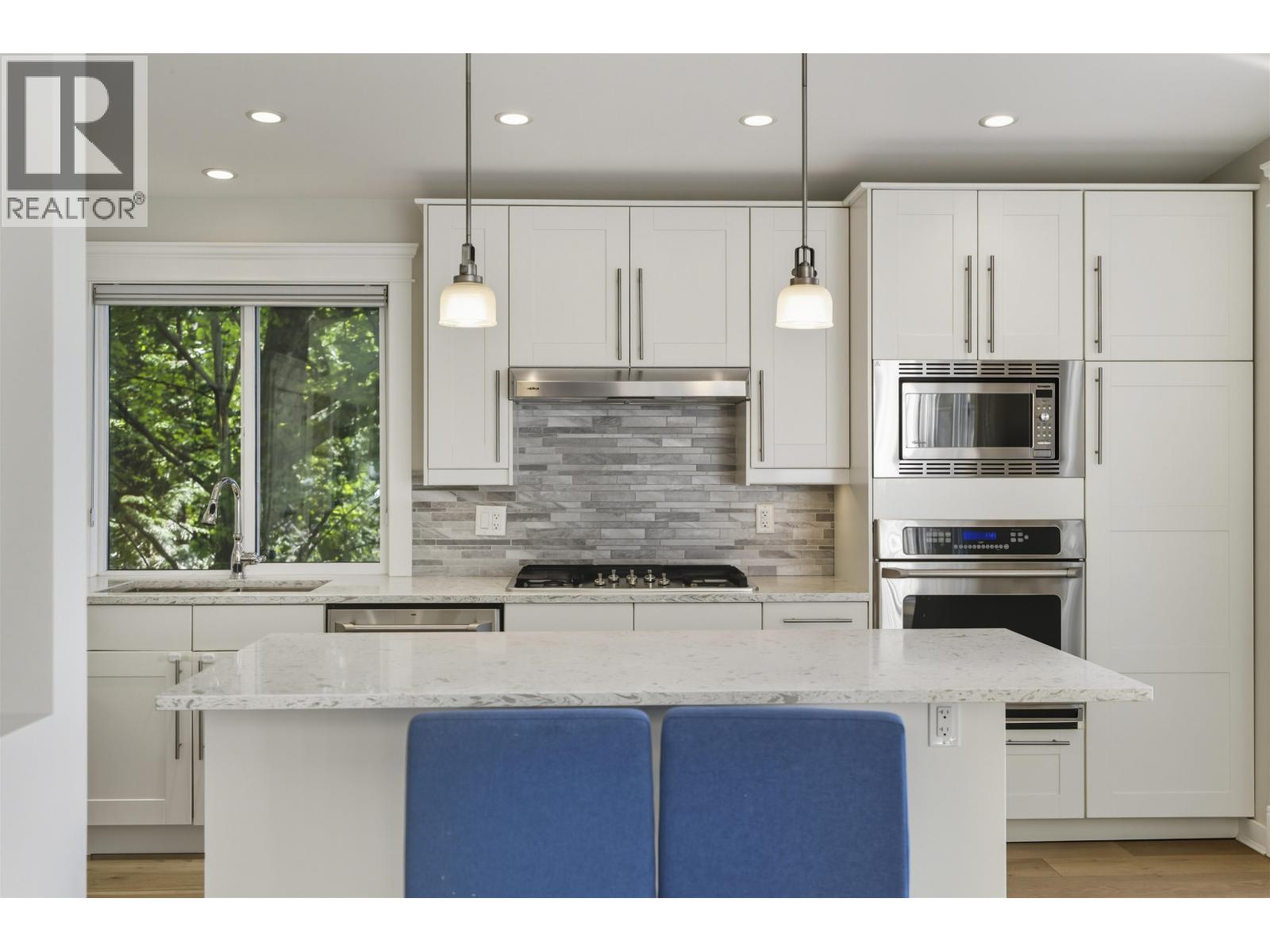 884 WELLINGTON DRIVE, North Vancouver