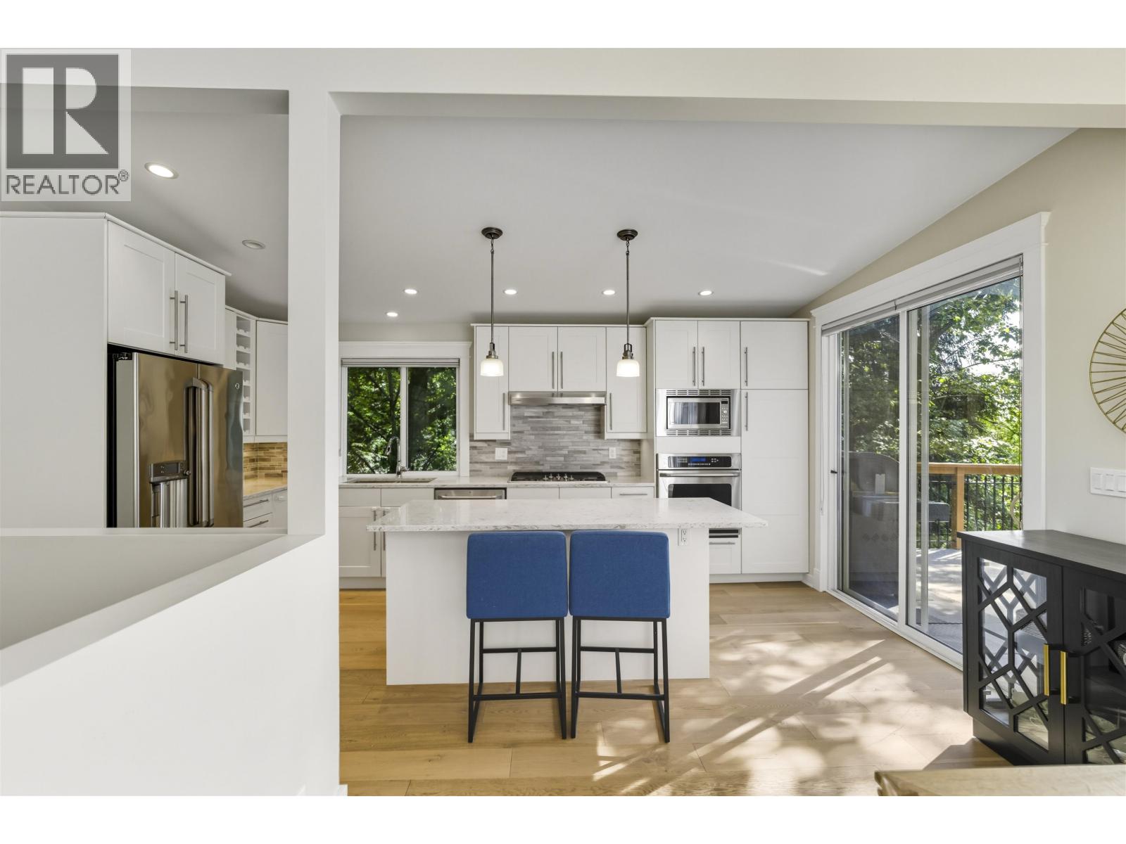 884 WELLINGTON DRIVE, North Vancouver