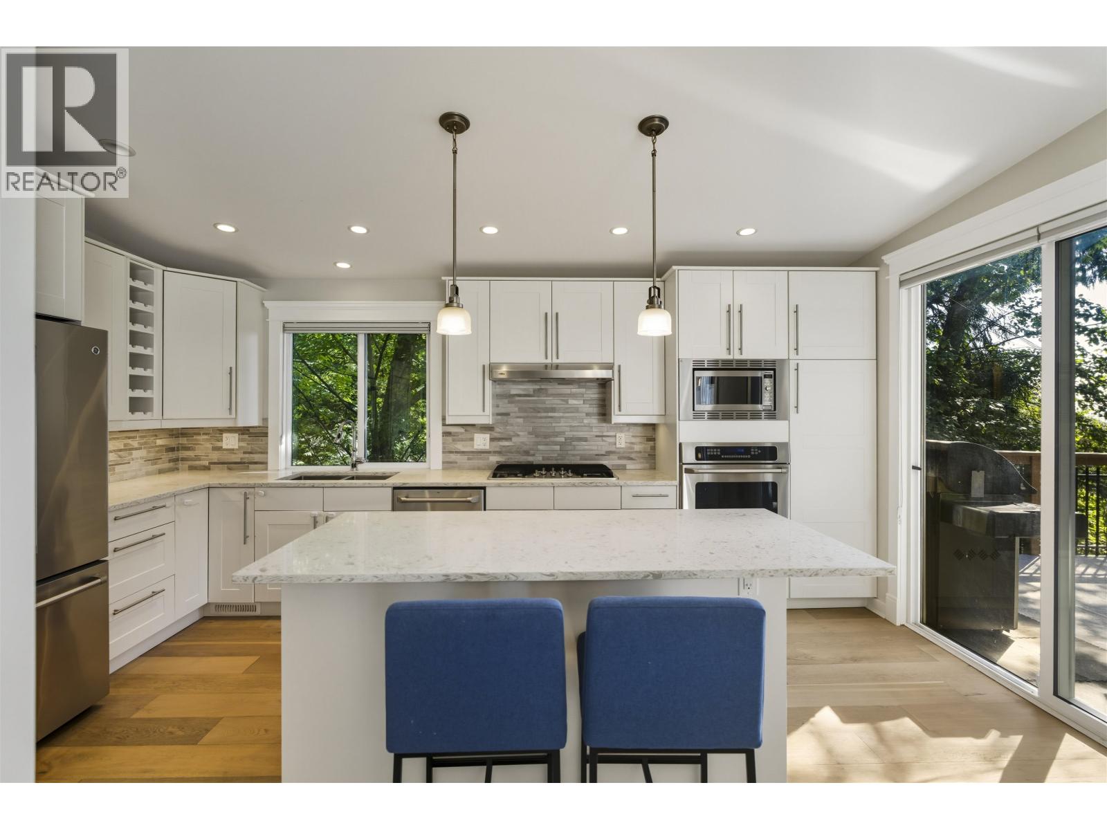 884 WELLINGTON DRIVE, North Vancouver