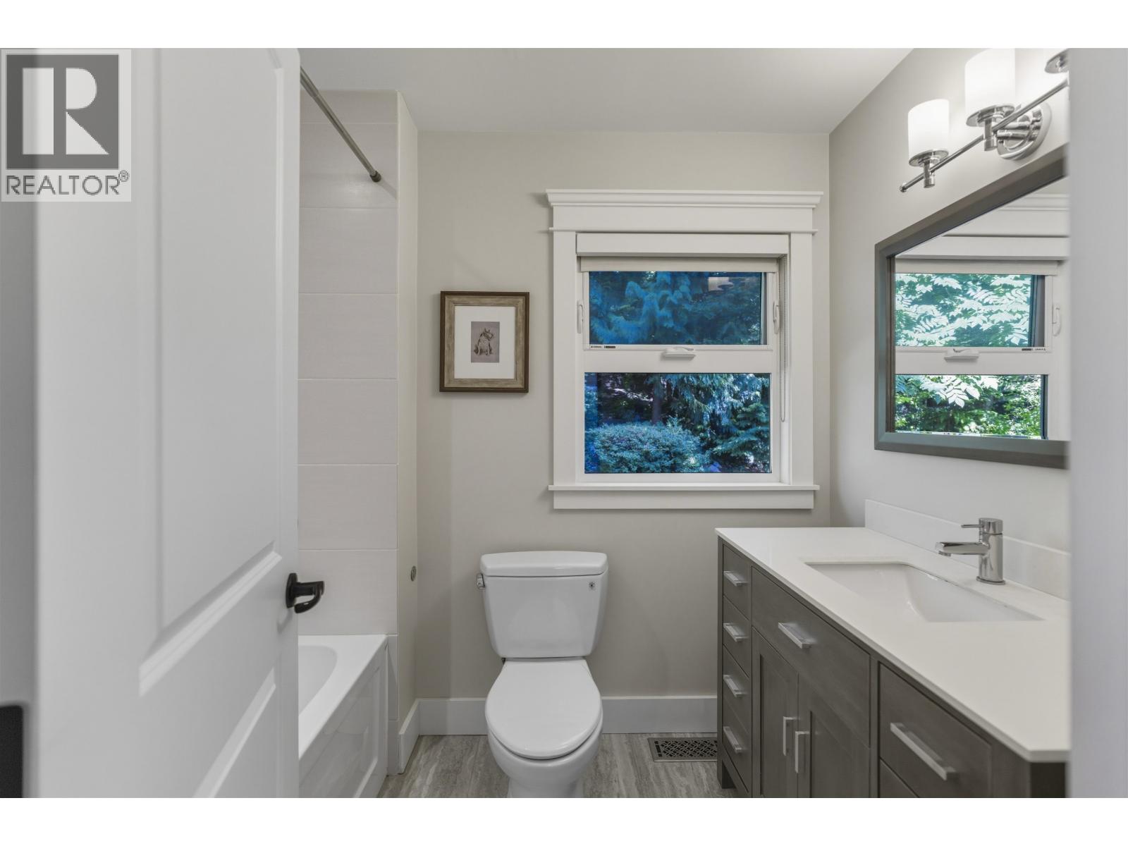 884 WELLINGTON DRIVE, North Vancouver