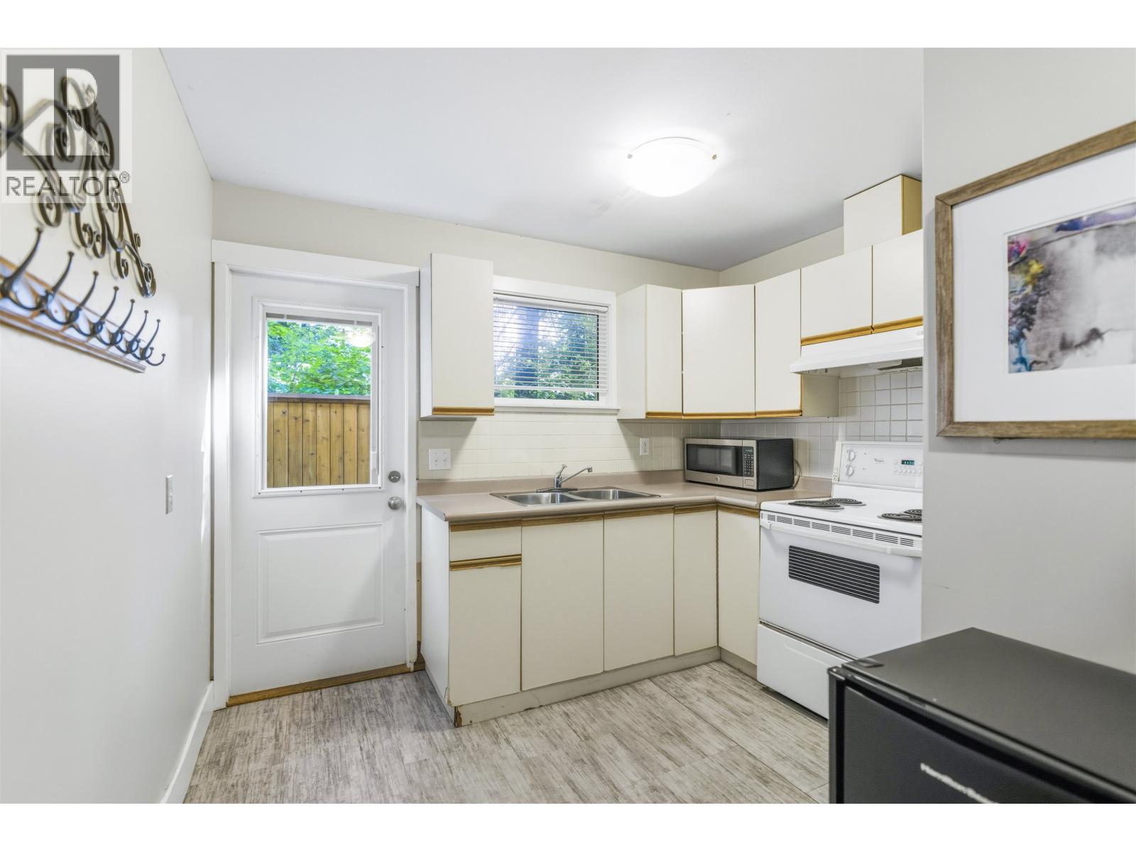 884 WELLINGTON DRIVE, North Vancouver