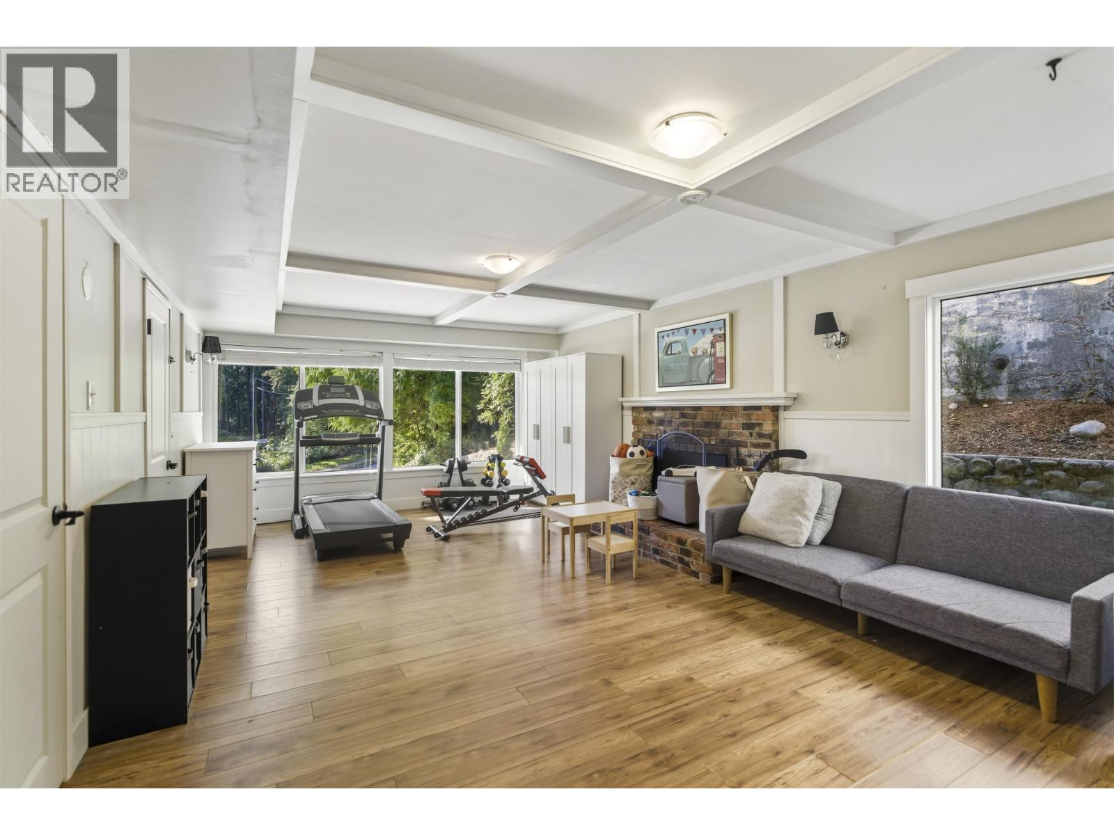 884 WELLINGTON DRIVE, North Vancouver