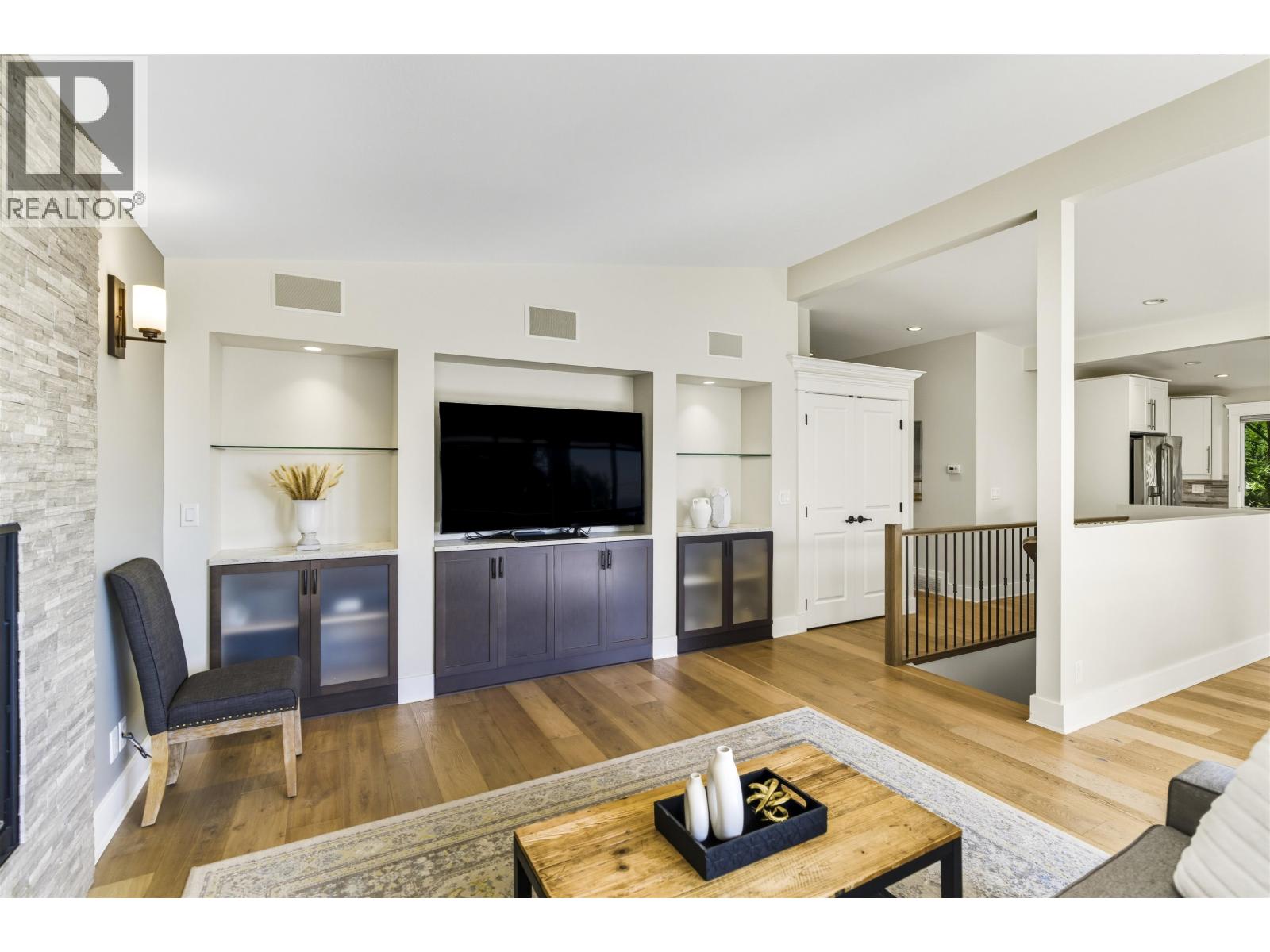 884 WELLINGTON DRIVE, North Vancouver