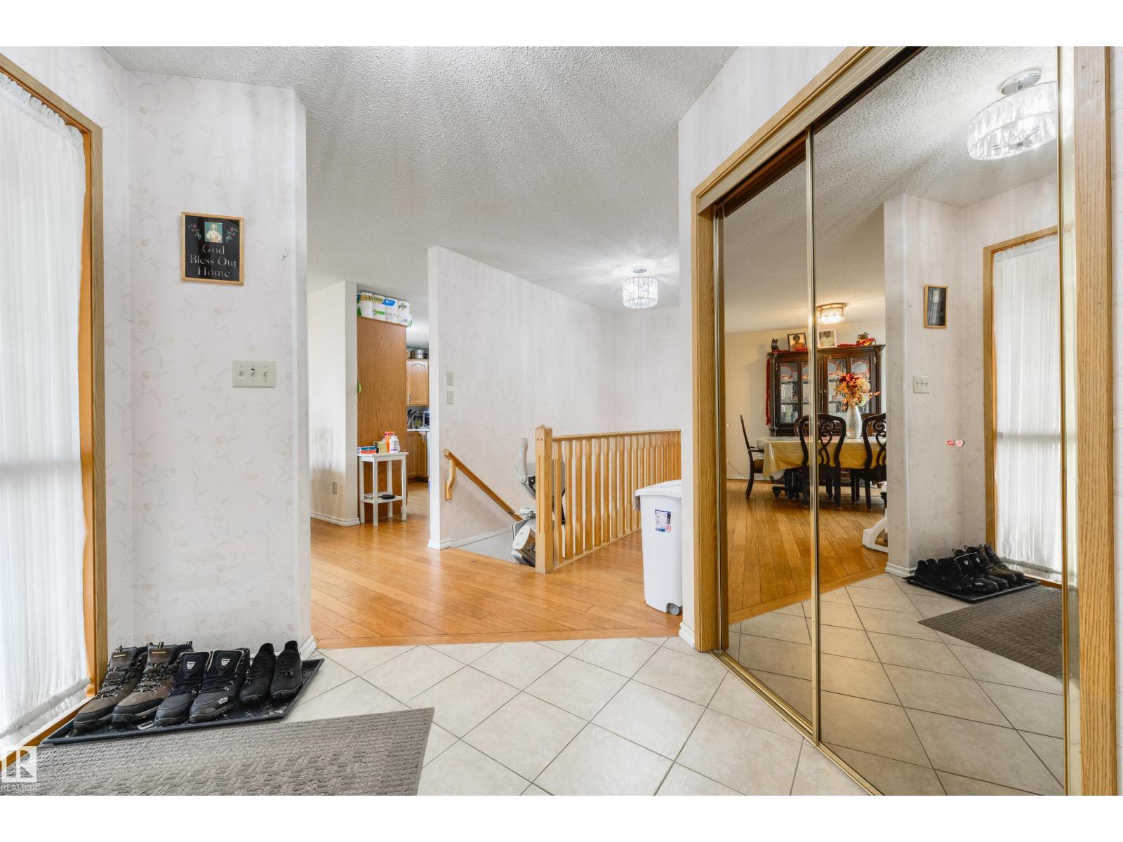 10840 25 AV NW, Edmonton