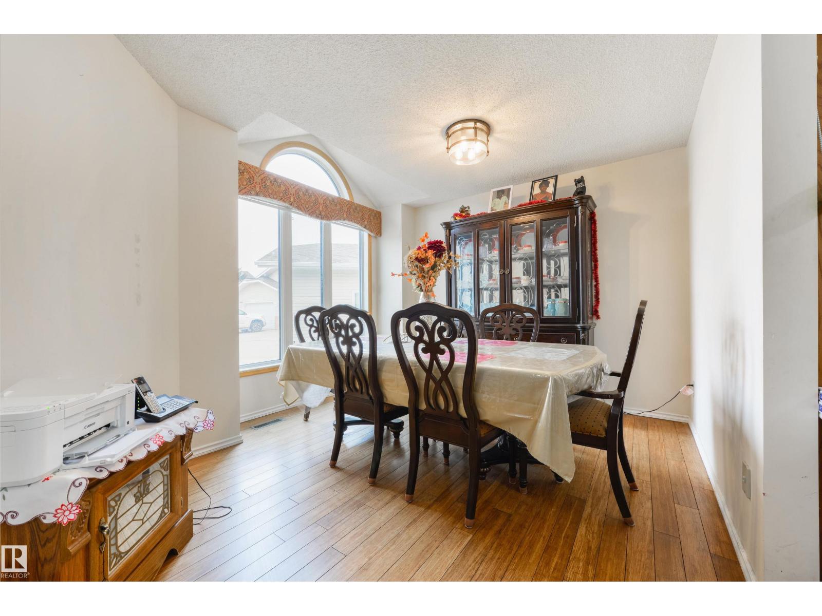 10840 25 AV NW, Edmonton