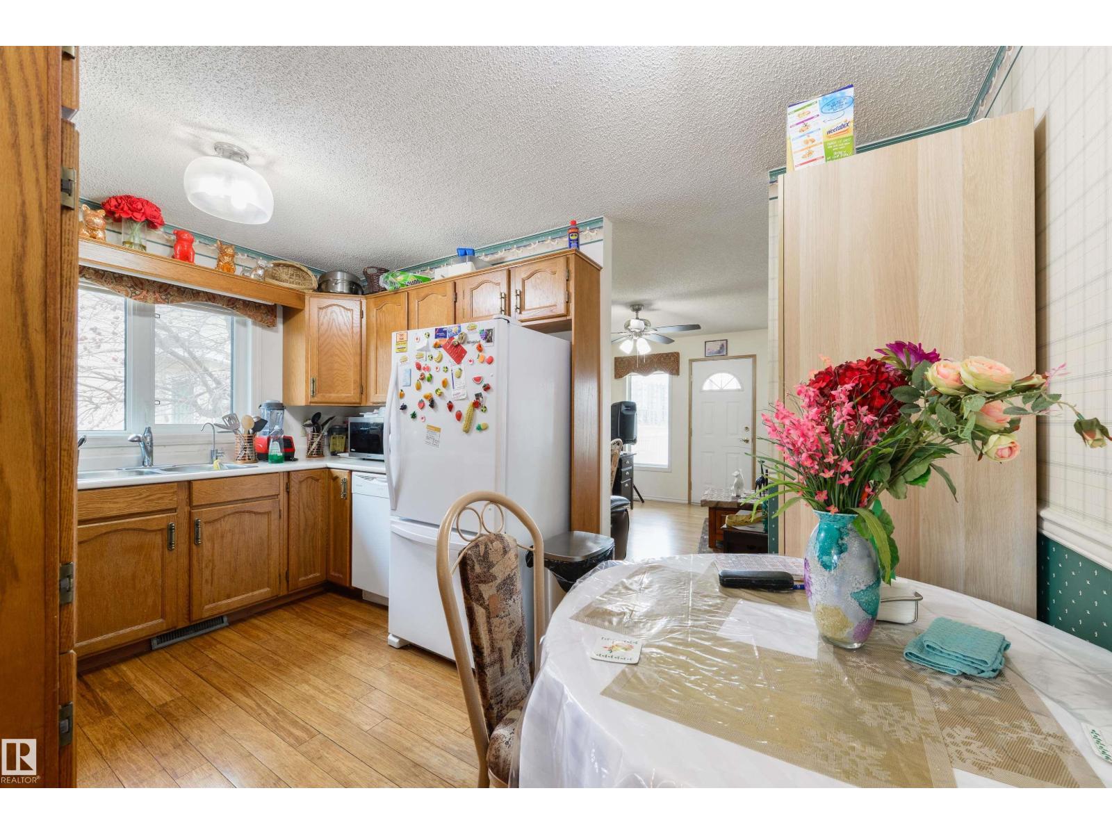 10840 25 AV NW, Edmonton