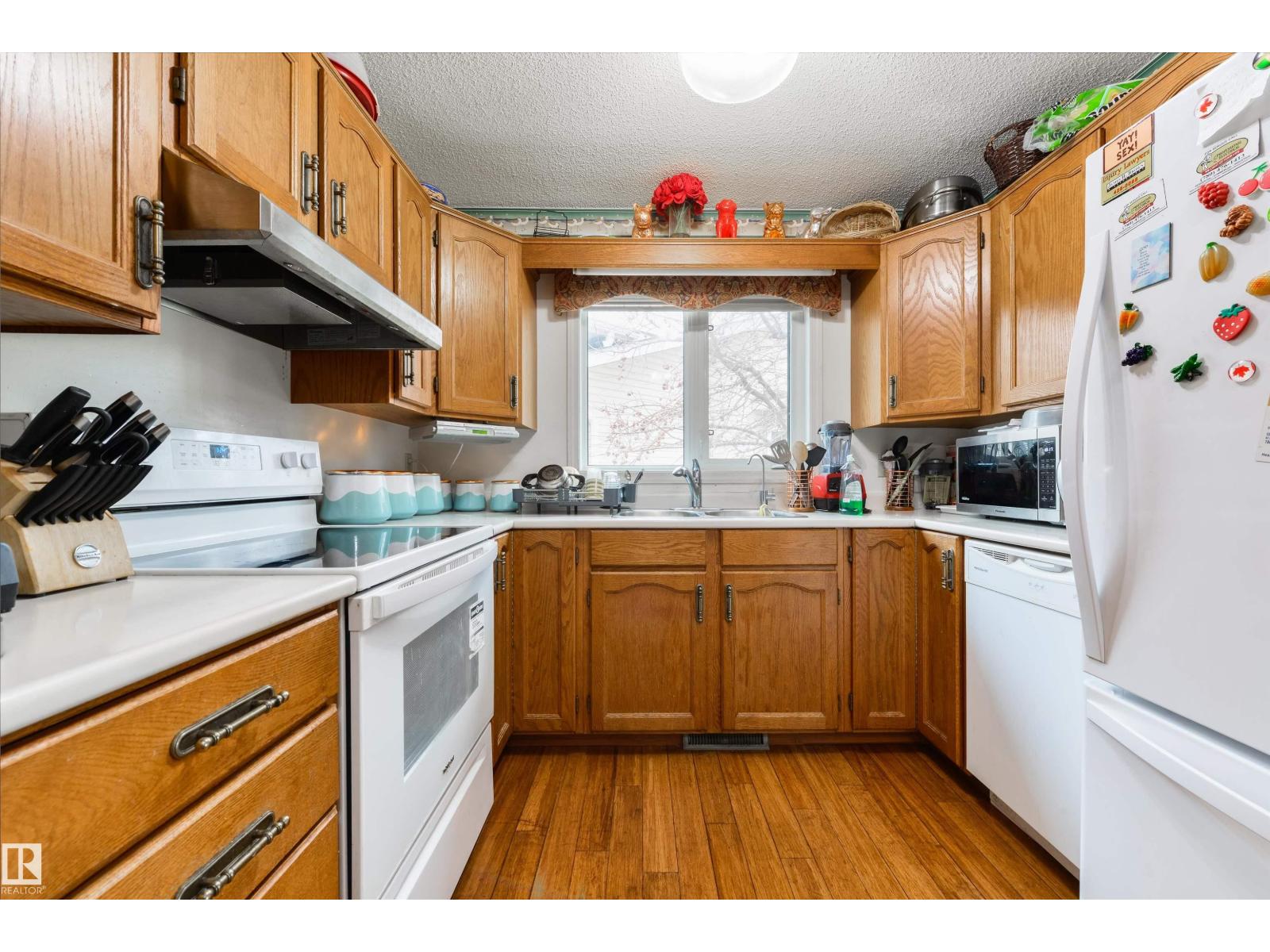 10840 25 AV NW, Edmonton