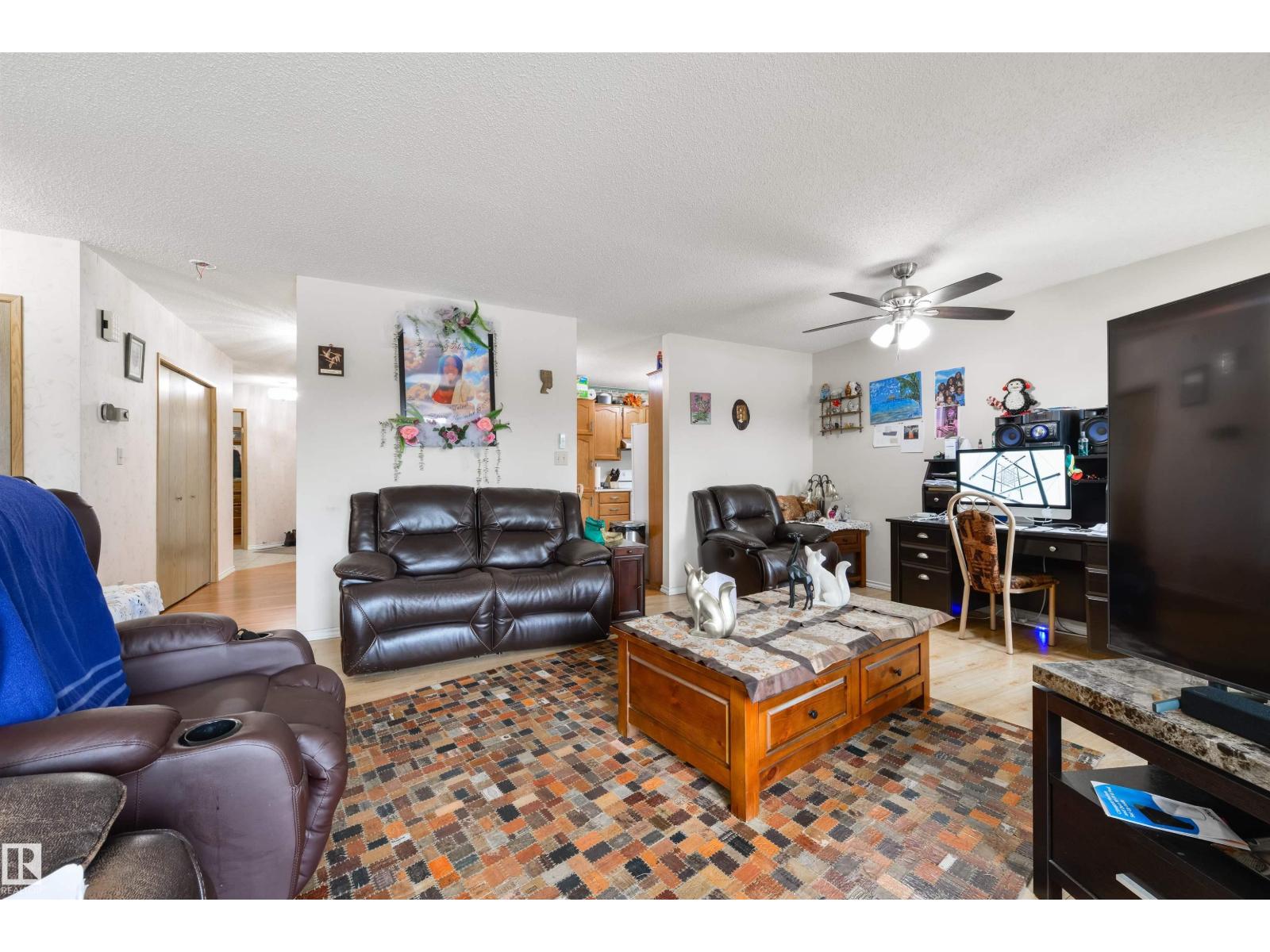 10840 25 AV NW, Edmonton