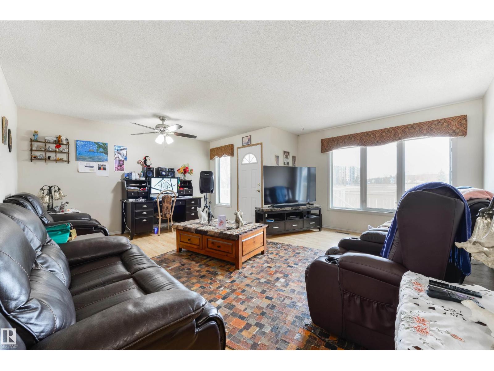 10840 25 AV NW, Edmonton