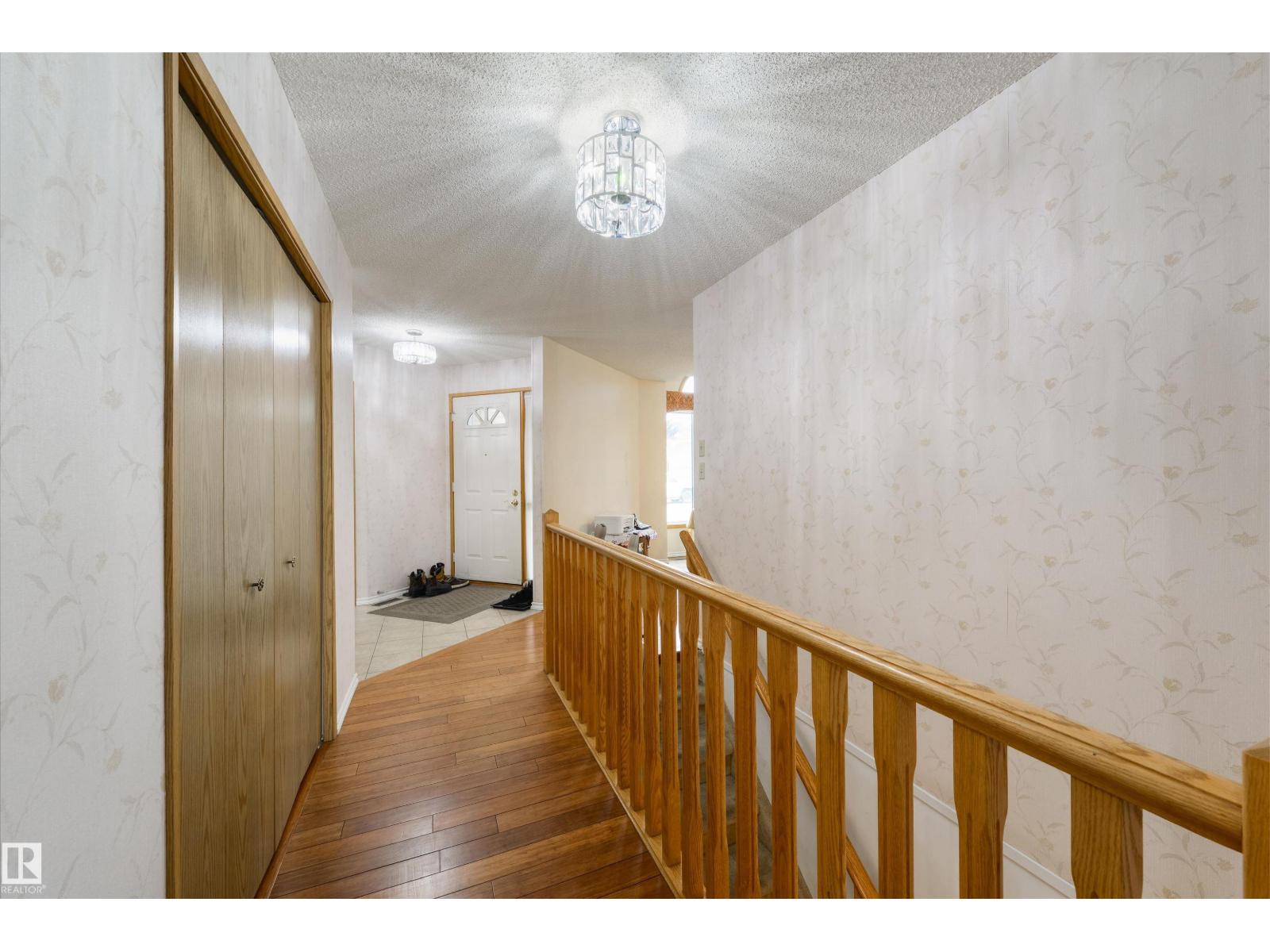 10840 25 AV NW, Edmonton