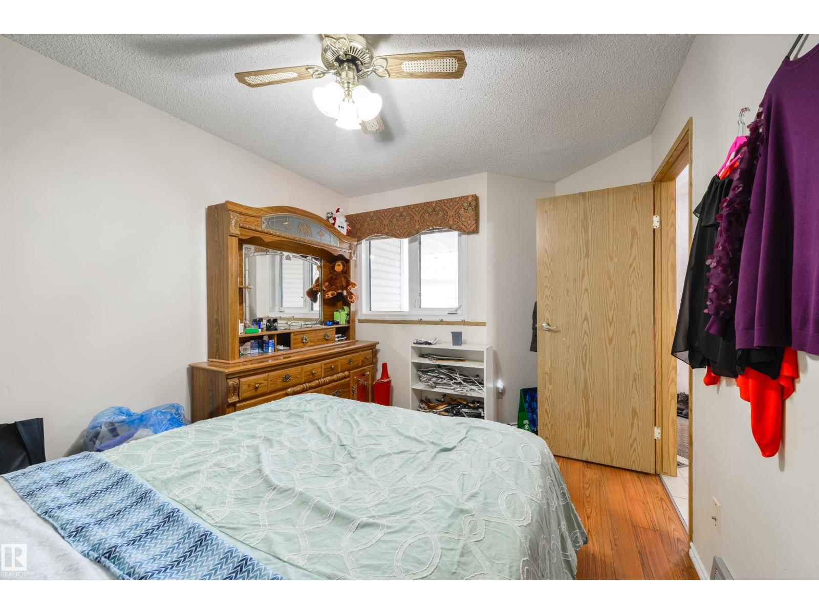 10840 25 AV NW, Edmonton