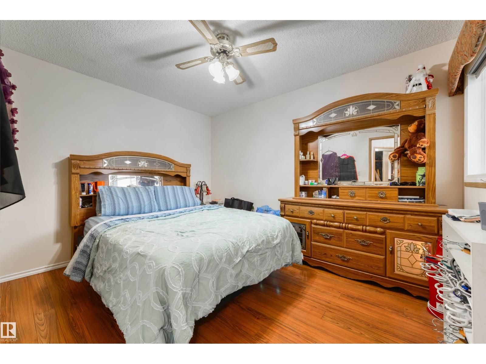 10840 25 AV NW - 30