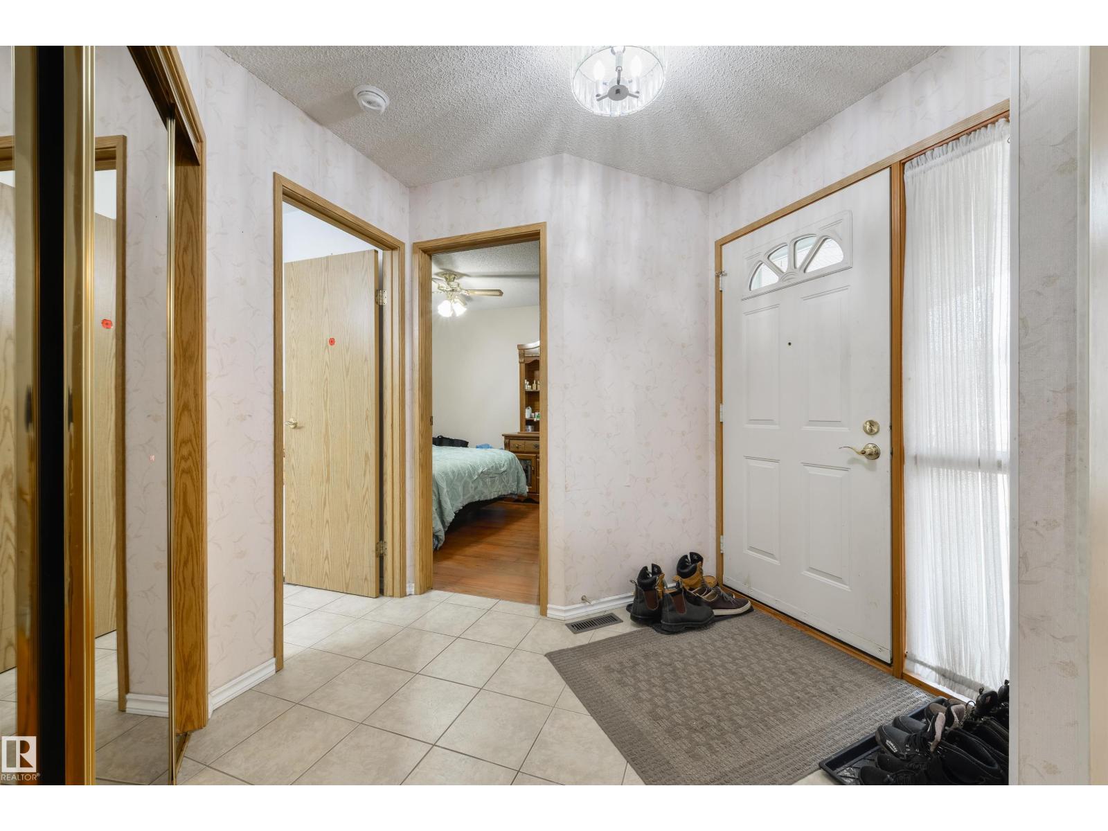 10840 25 AV NW, Edmonton