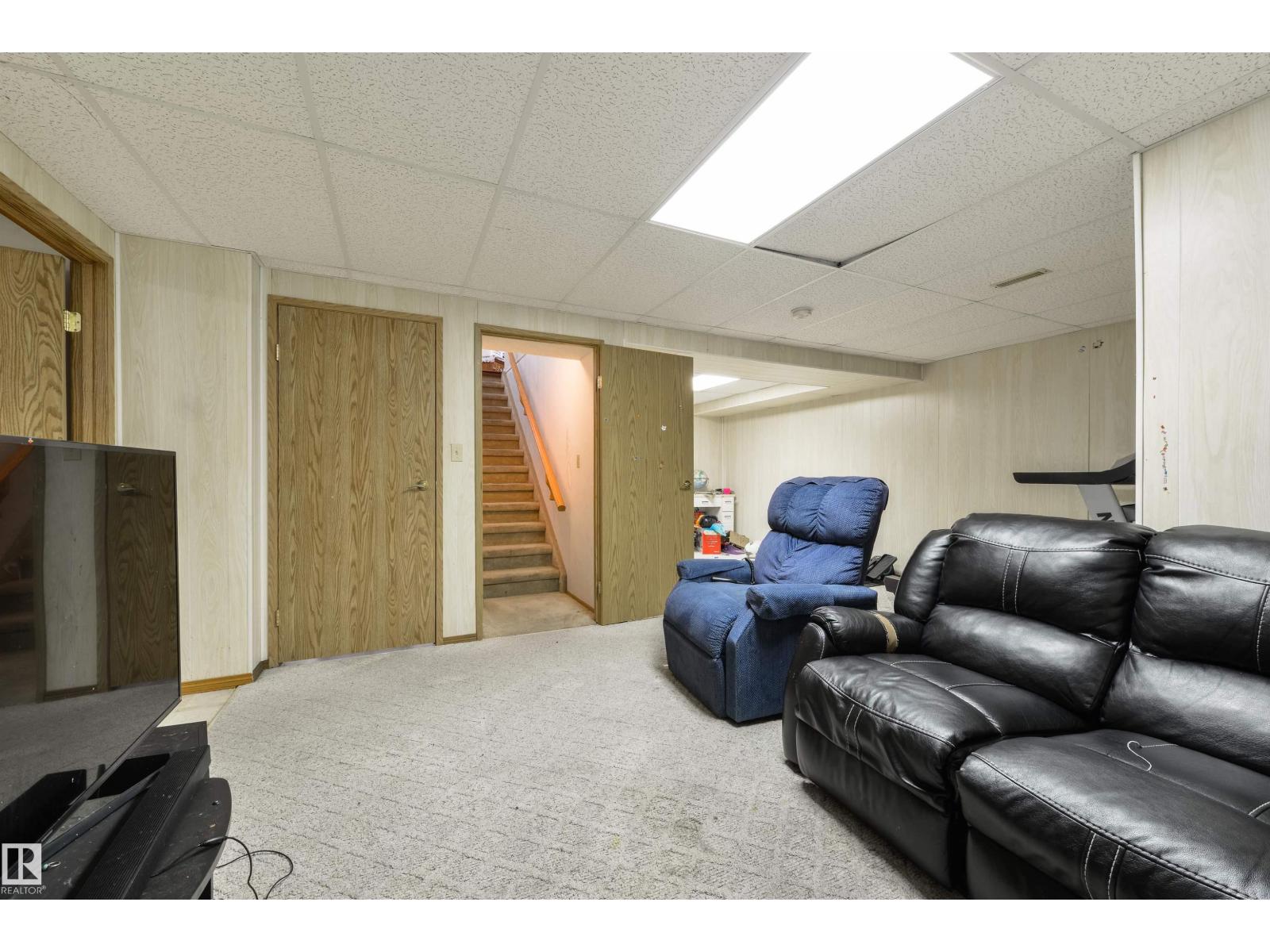 10840 25 AV NW, Edmonton