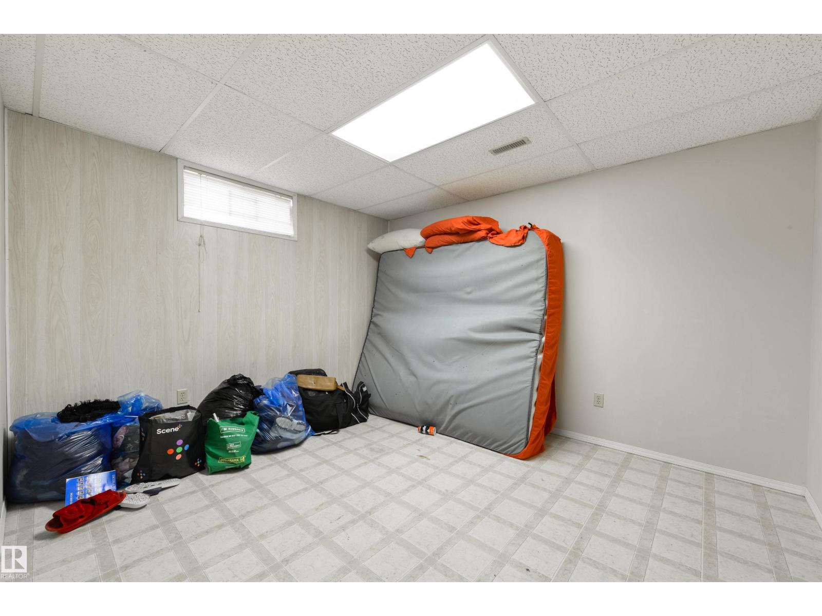 10840 25 AV NW, Edmonton