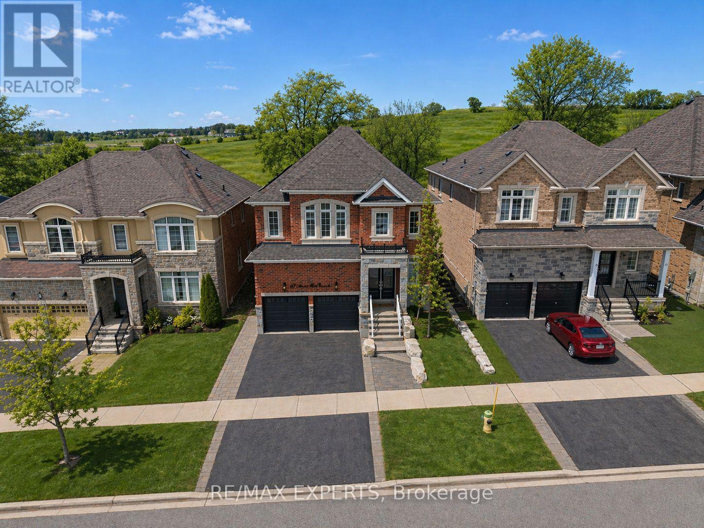 48 MANOR GLEN CRESCENT,East Gwillimbury (Mt Albert),,