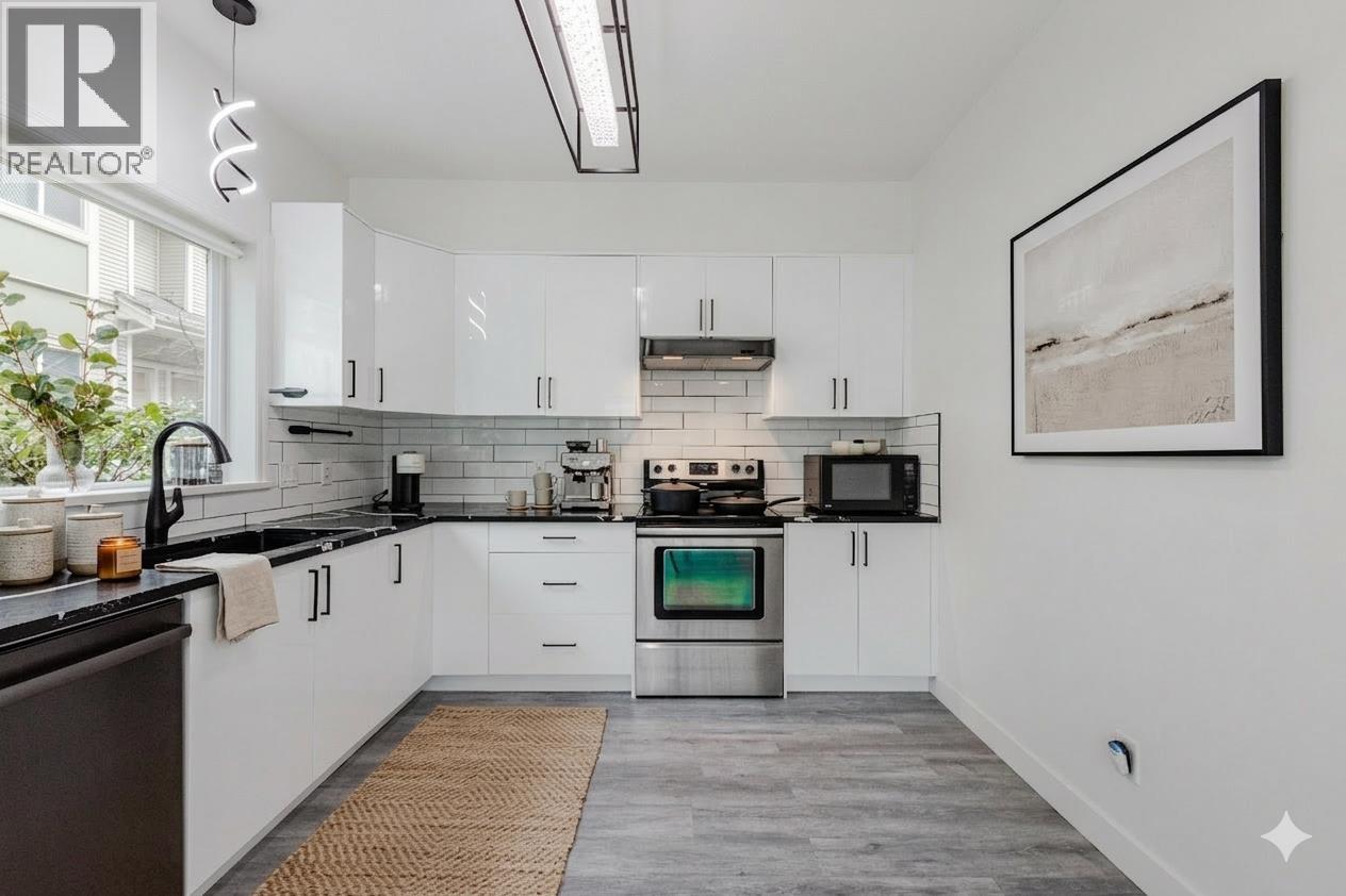 7 621 LANGSIDE AVENUE, Coquitlam