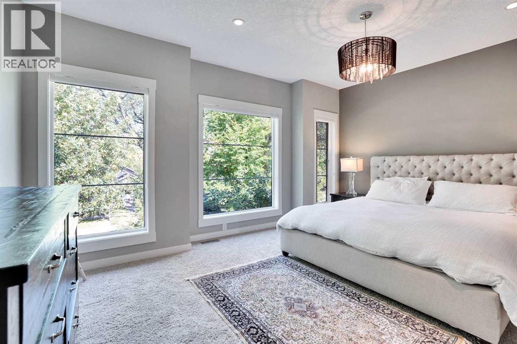 Single Family House for Sale in   Avenue NE Crescent Heights Calgary 