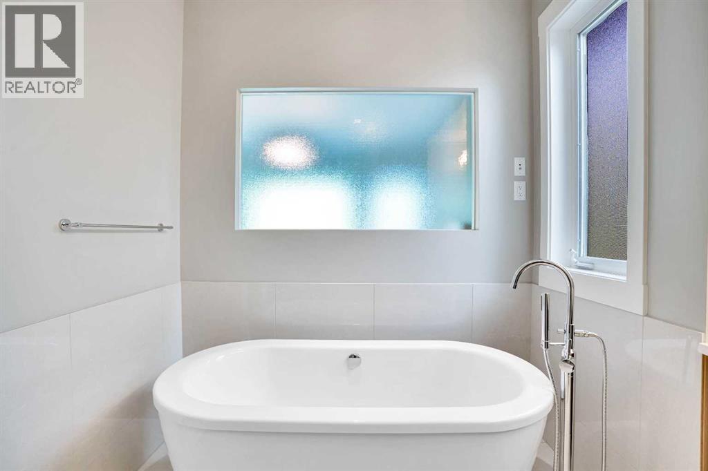 Single Family House for Sale in   Avenue NE Crescent Heights Calgary 