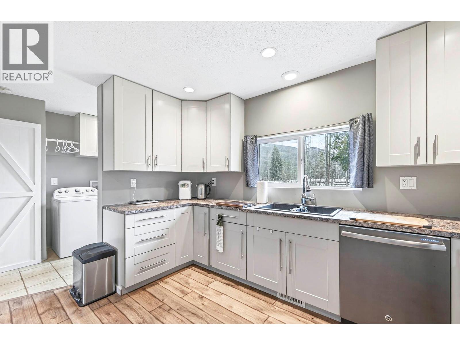 170 JENKINS Road, Clearwater