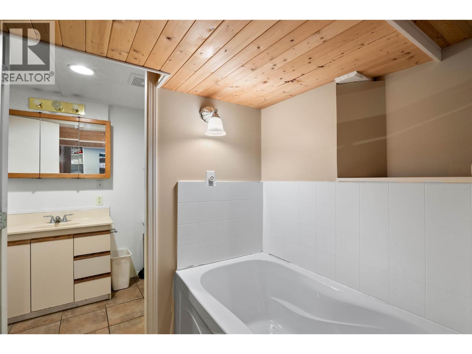 1086 Columbia Street, Kamloops