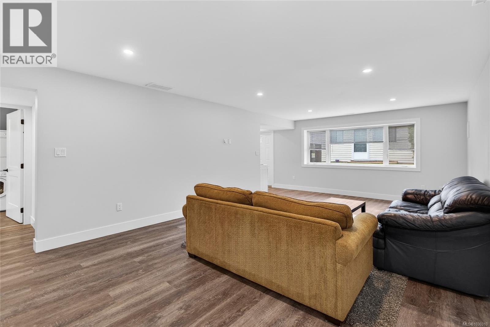 1368 MALAHAT DR - 43