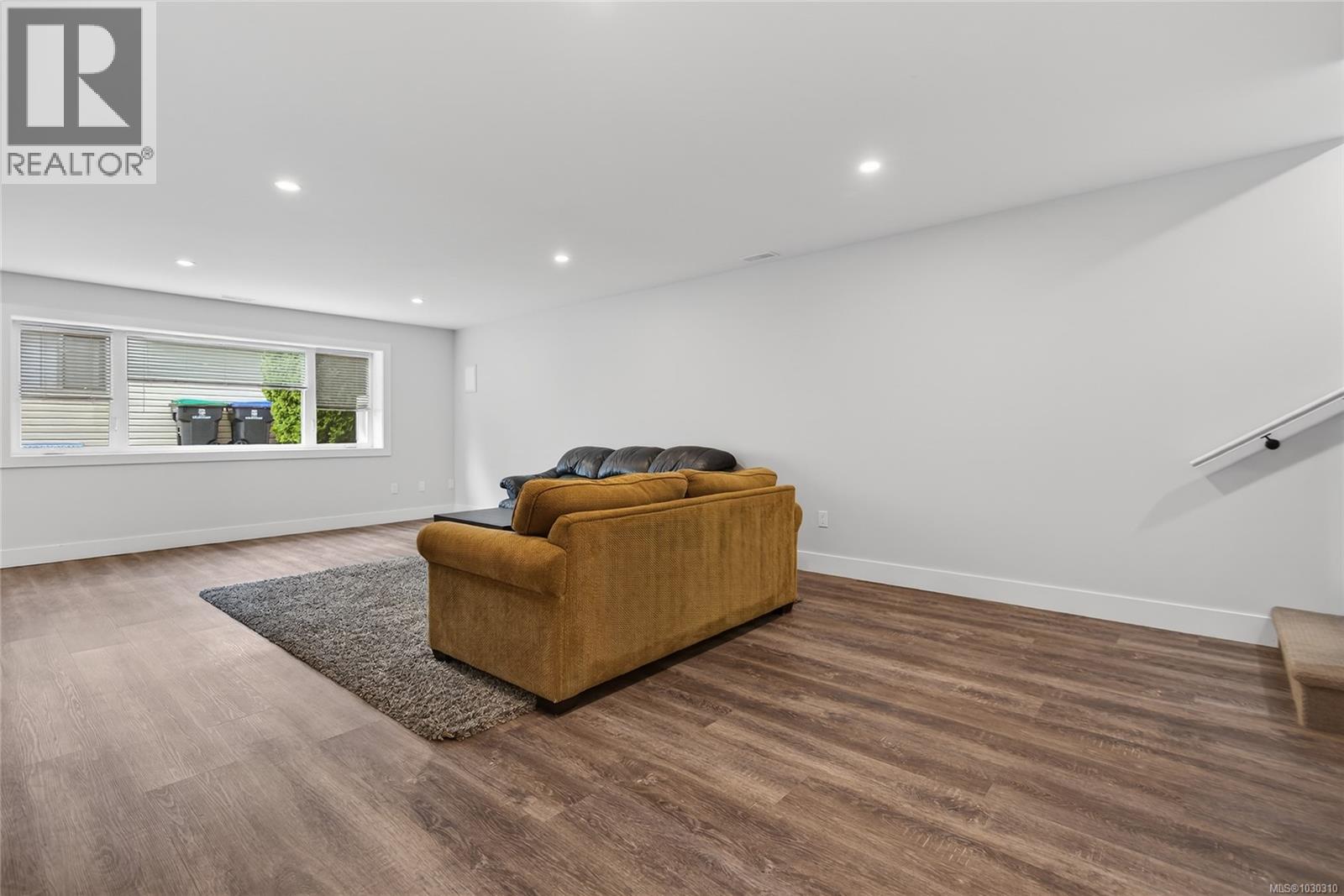 1368 MALAHAT DR - 44