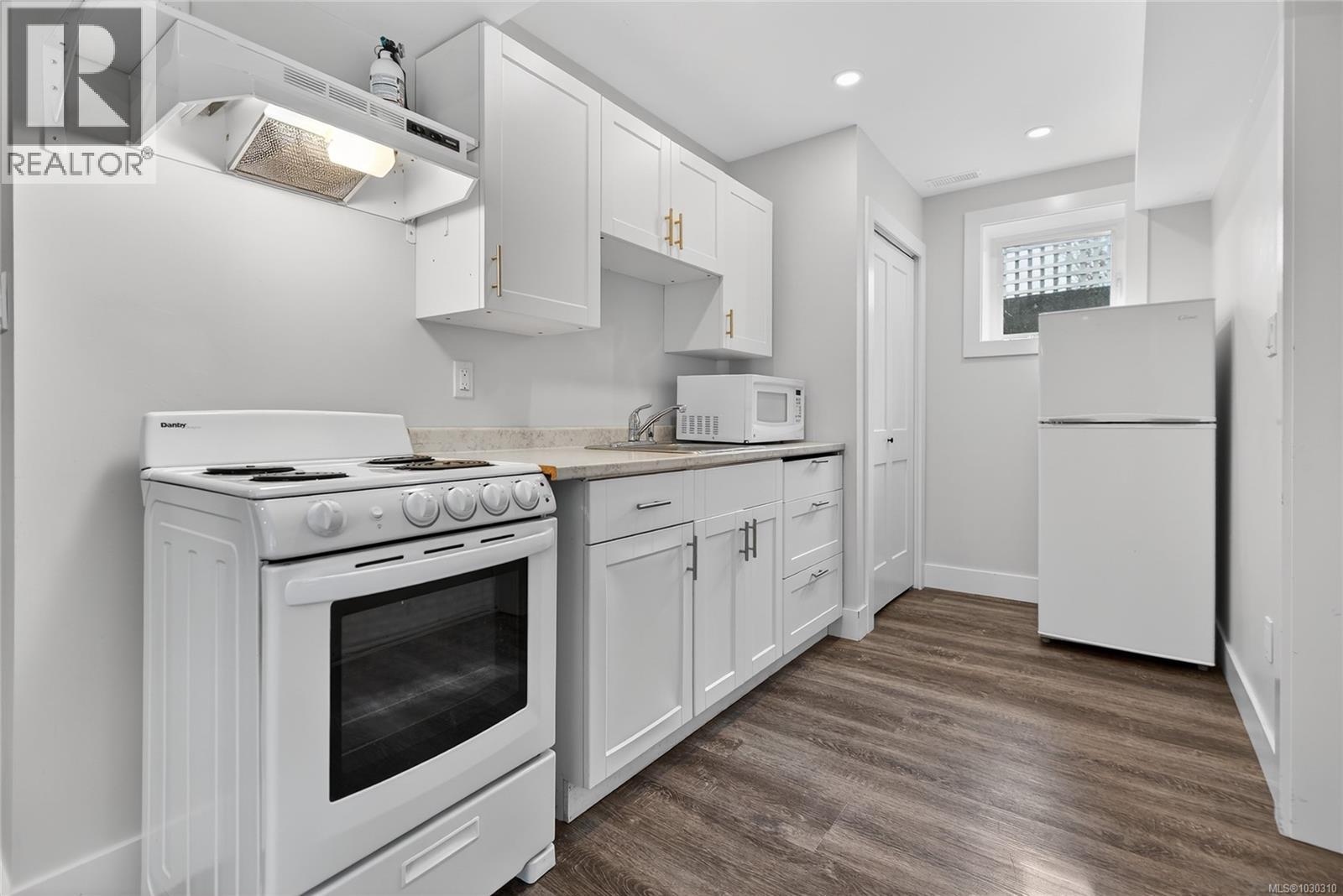 1368 MALAHAT DR - 46