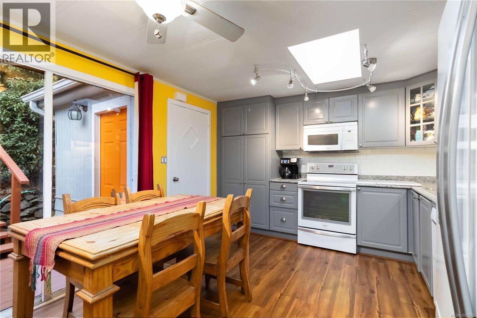 #4 5838 BLYTHWOOD RD - 7