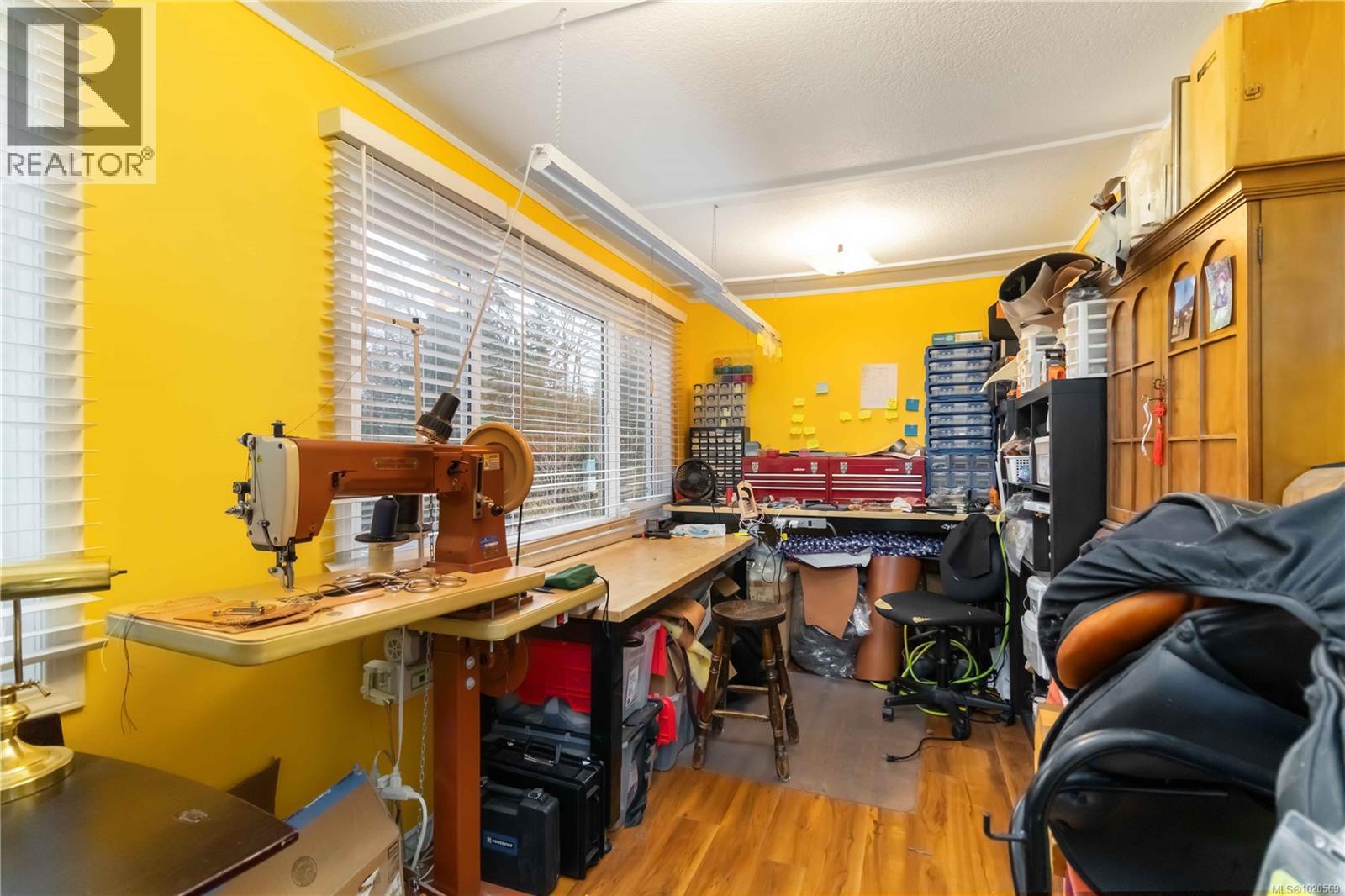 #4 5838 BLYTHWOOD RD - 27