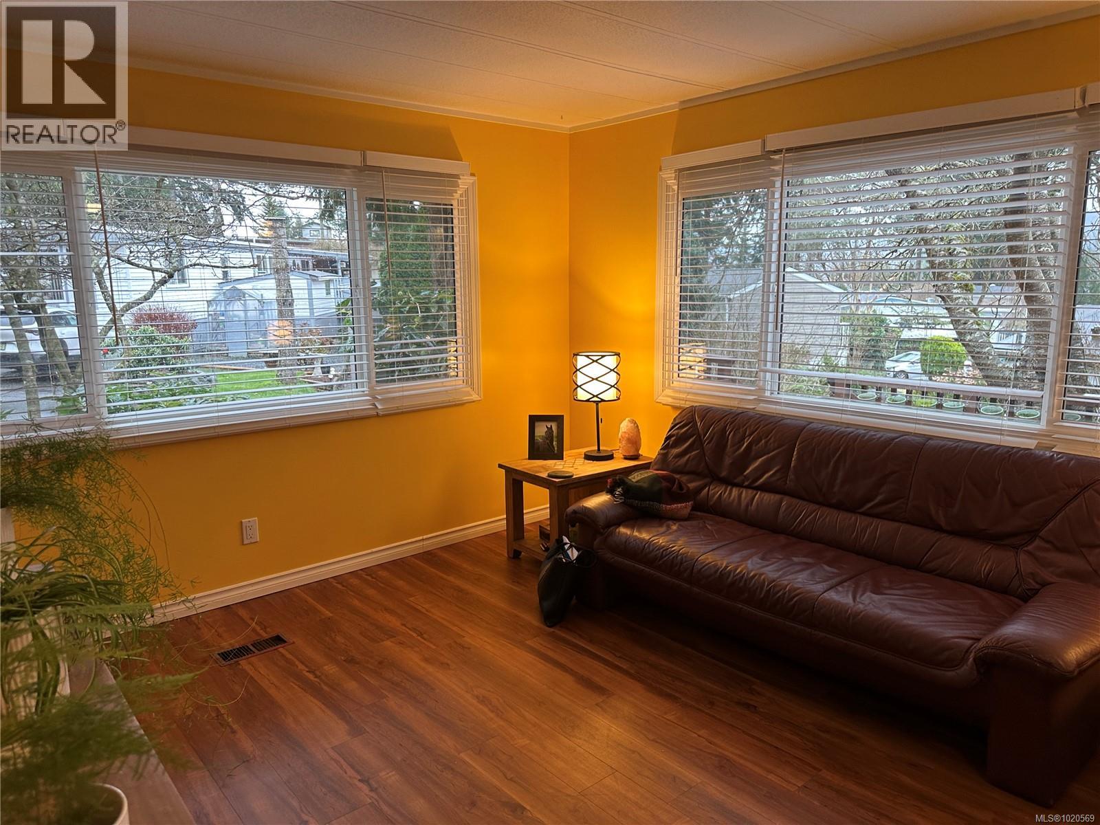 #4 5838 BLYTHWOOD RD - 14