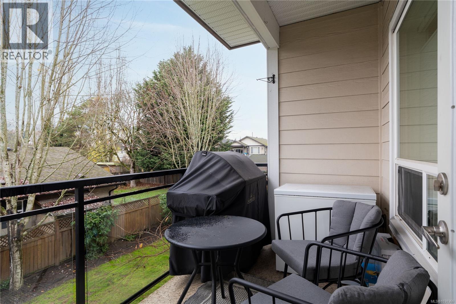 #213 938 DUNFORD AVE - 17