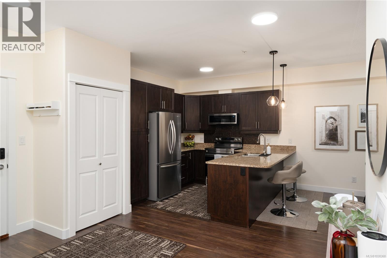 #213 938 Dunford Ave - 4