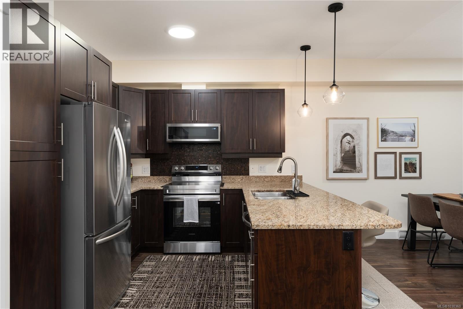 #213 938 DUNFORD AVE - 8