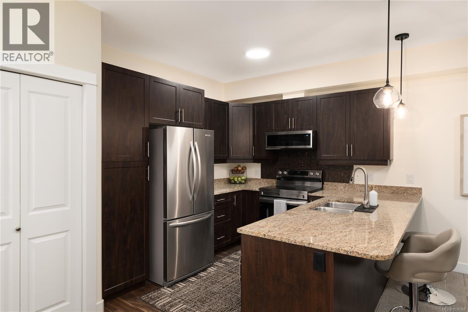 #213 938 DUNFORD AVE - 9