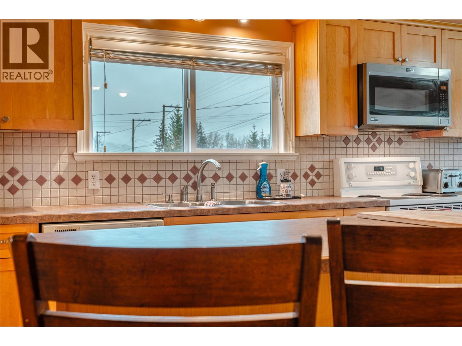 819 Victoria Road W, Revelstoke