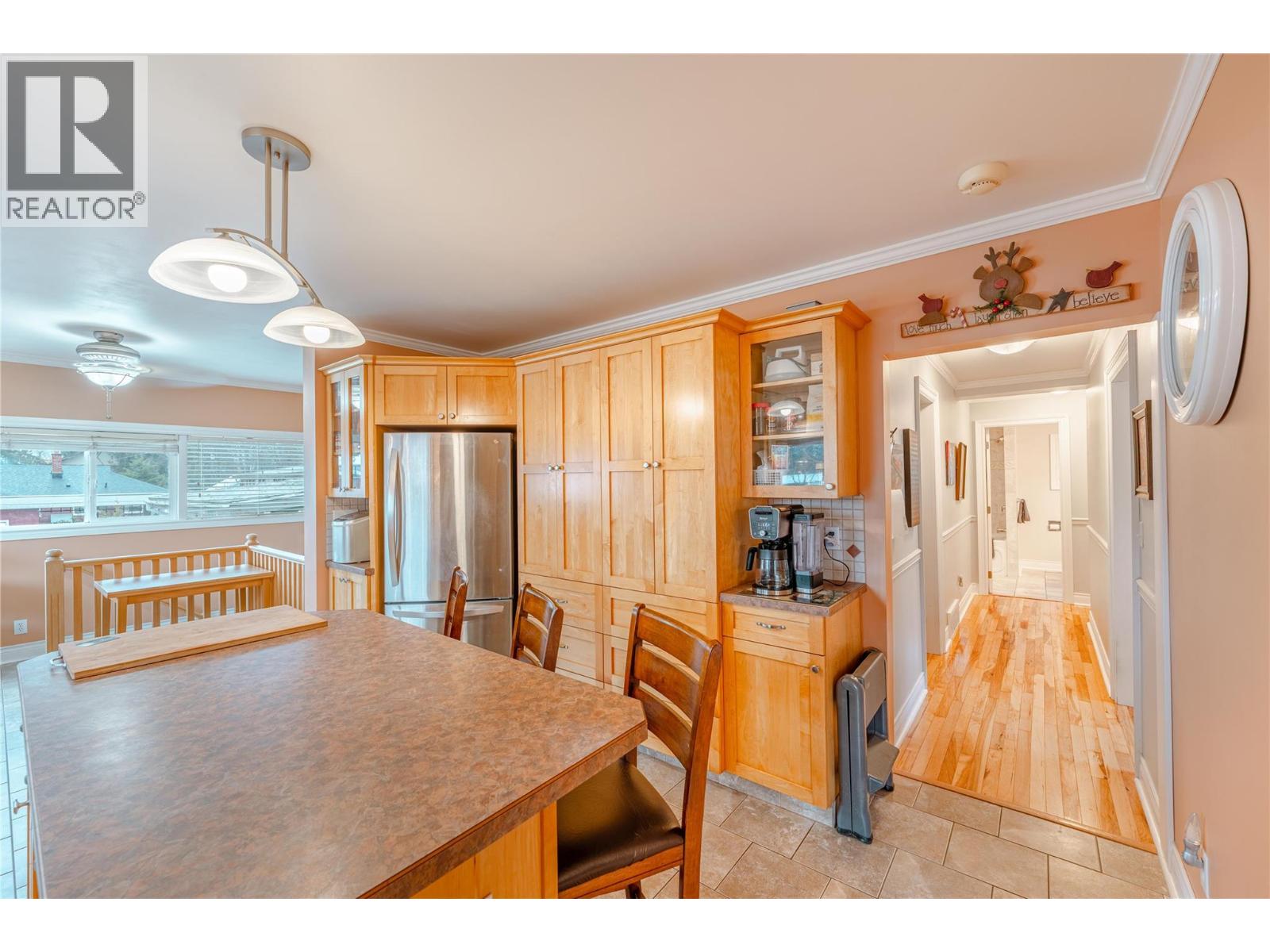 819 Victoria Road W, Revelstoke