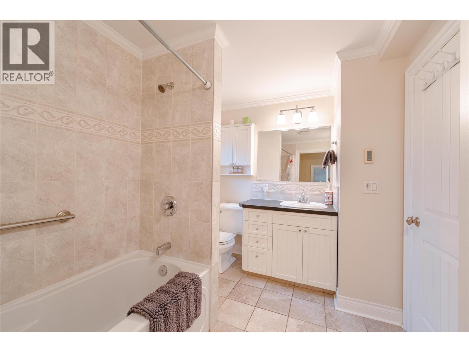 819 Victoria Road W, Revelstoke