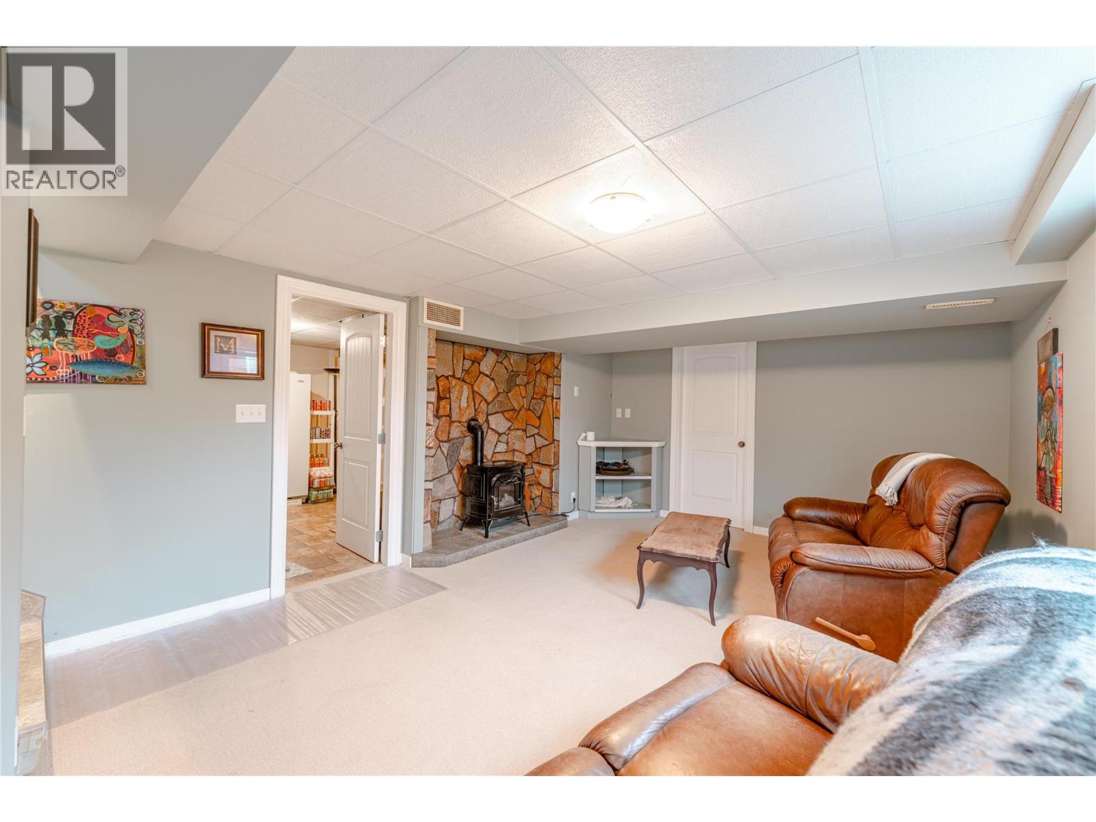 819 Victoria Road W, Revelstoke