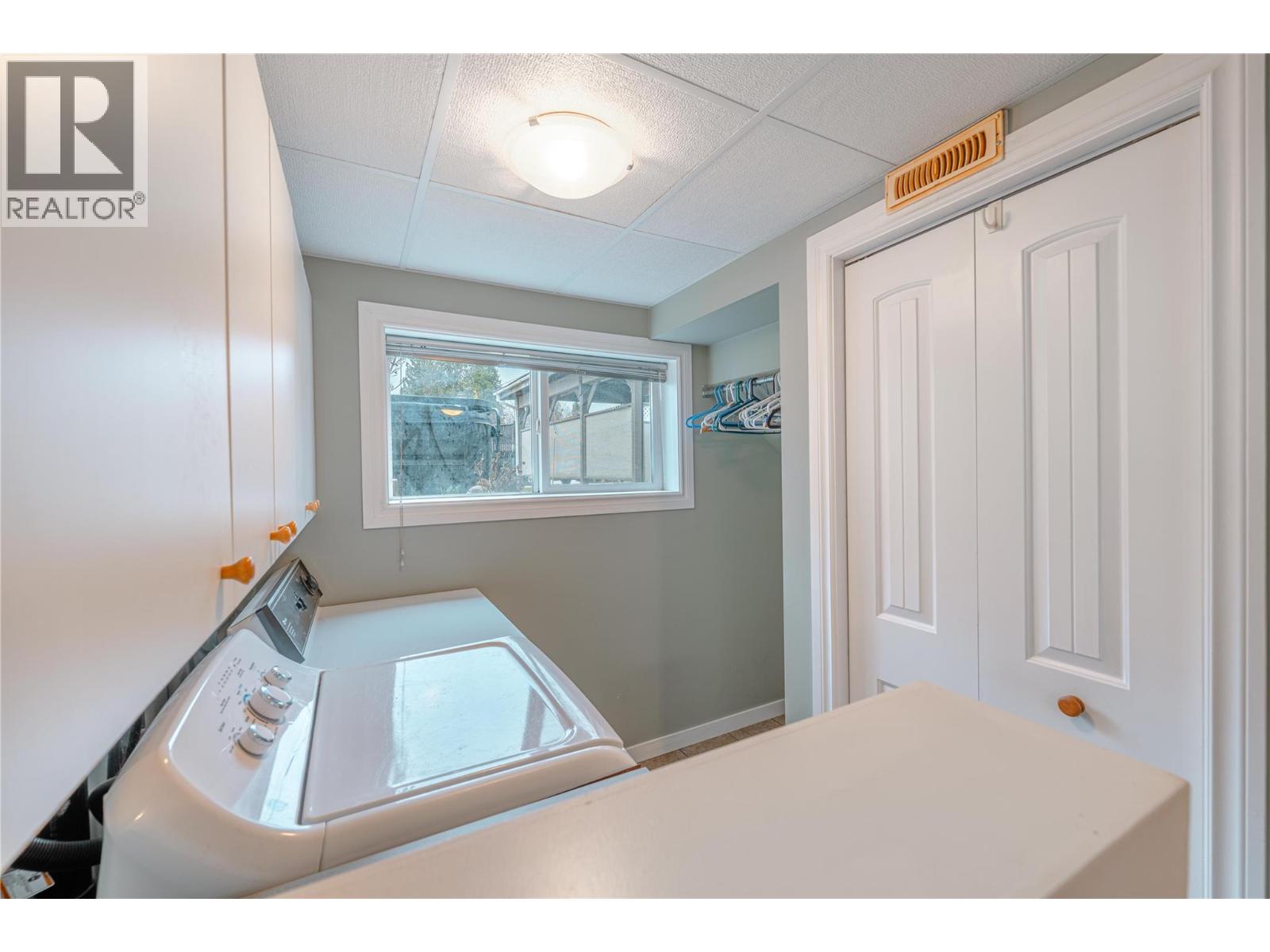 819 Victoria Road W, Revelstoke