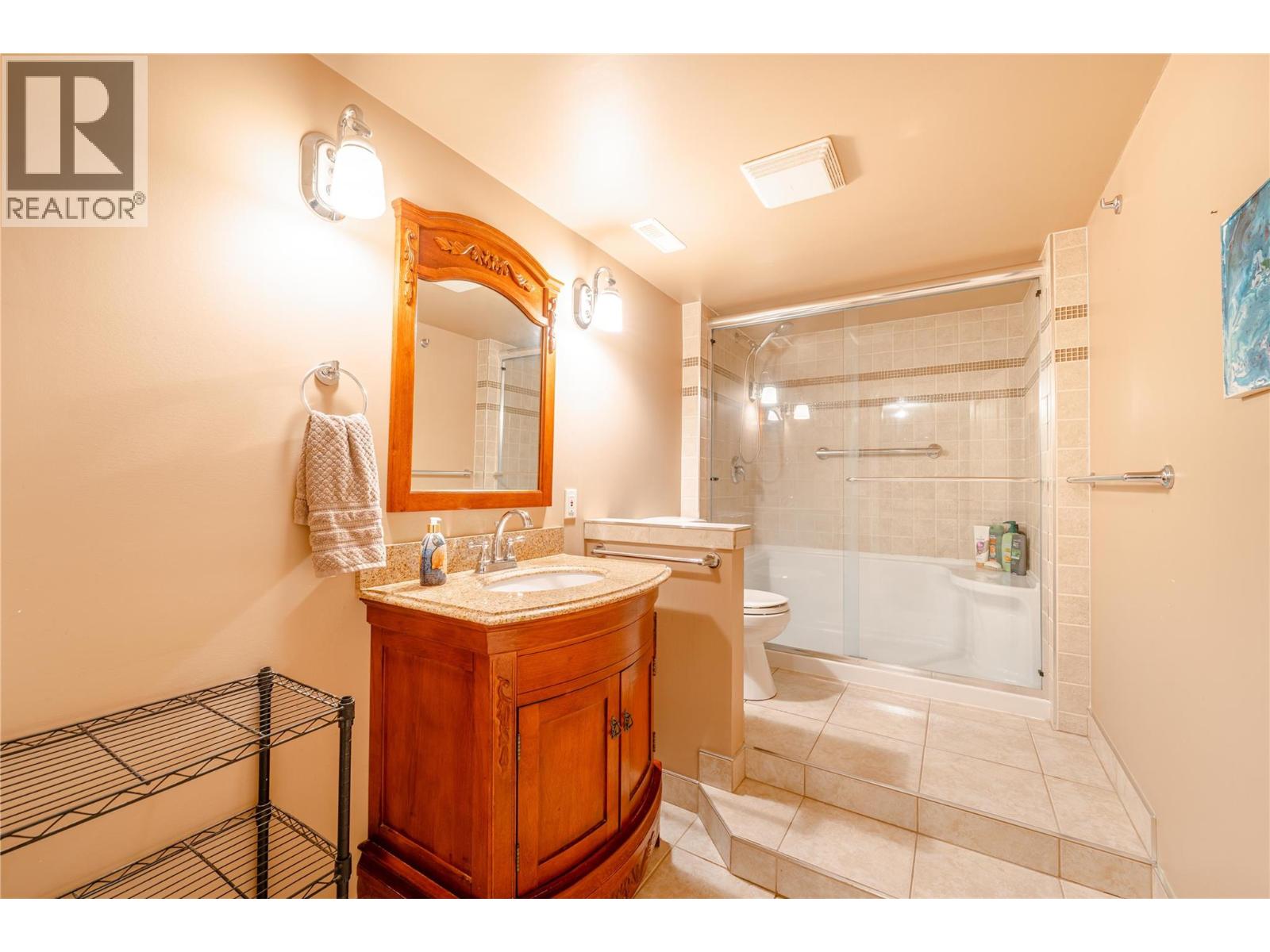 819 Victoria Road W, Revelstoke