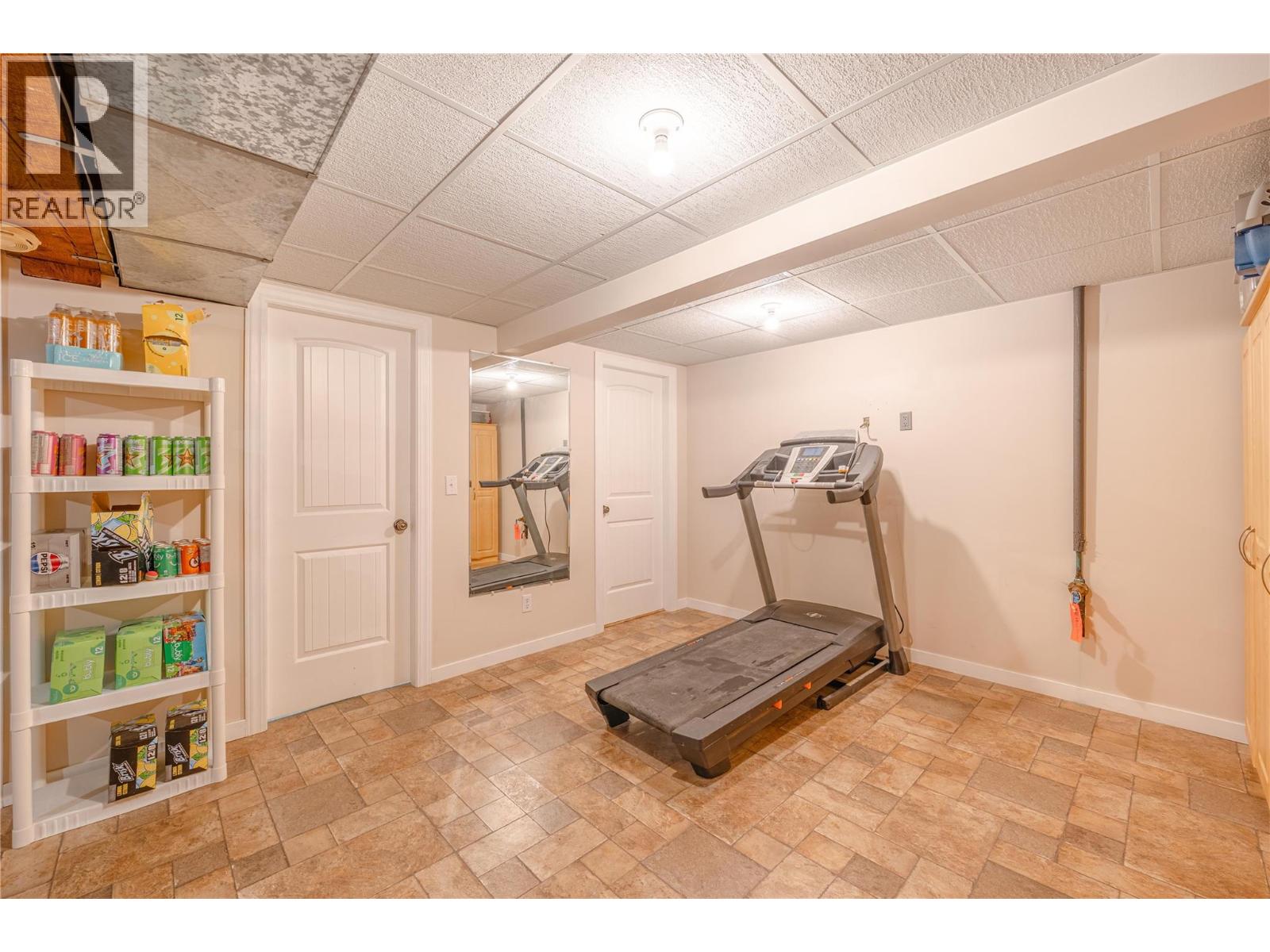 819 Victoria Road W, Revelstoke